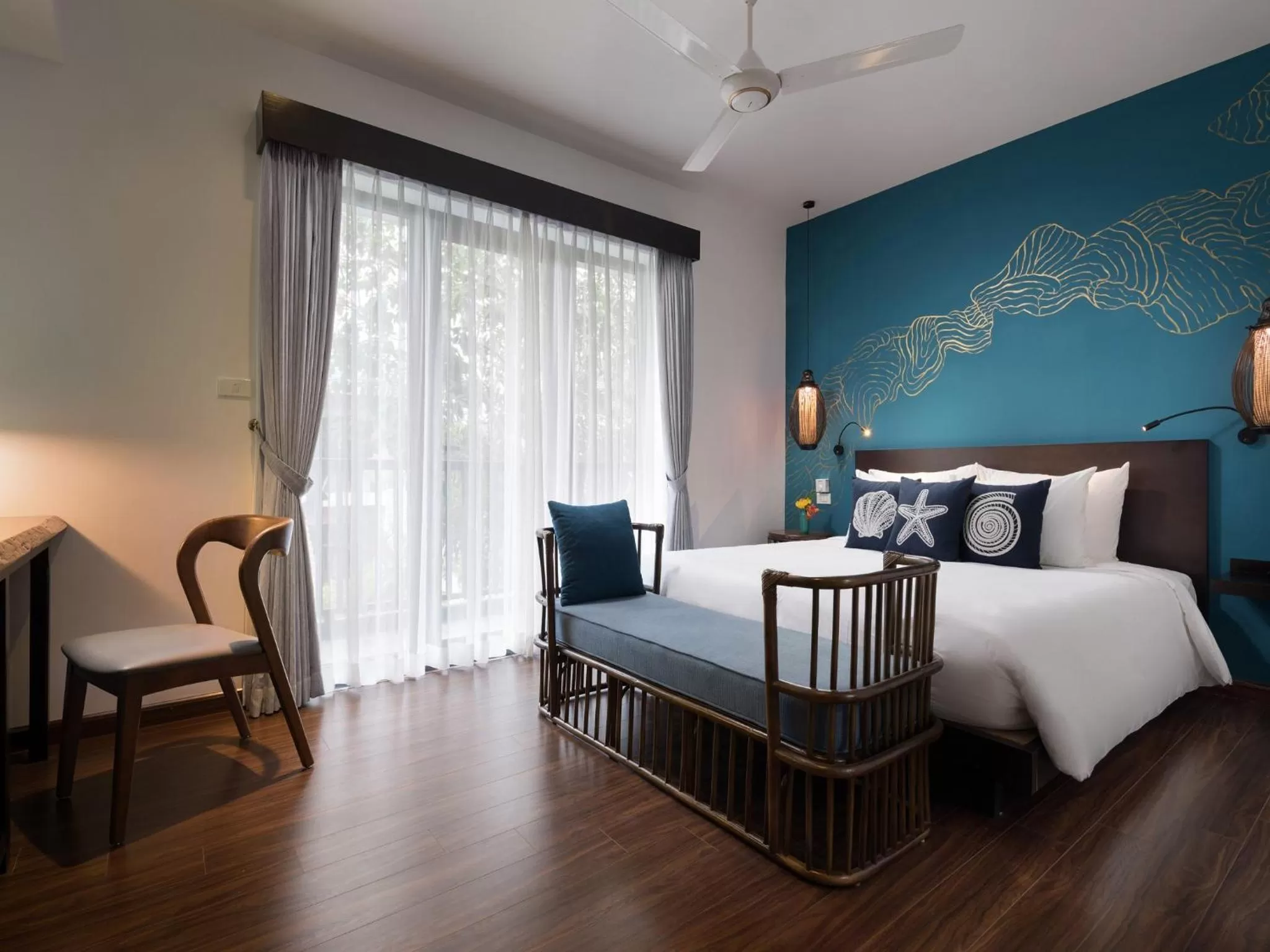 Photo of the whole room, Bed in The Blue Alcove Hotel