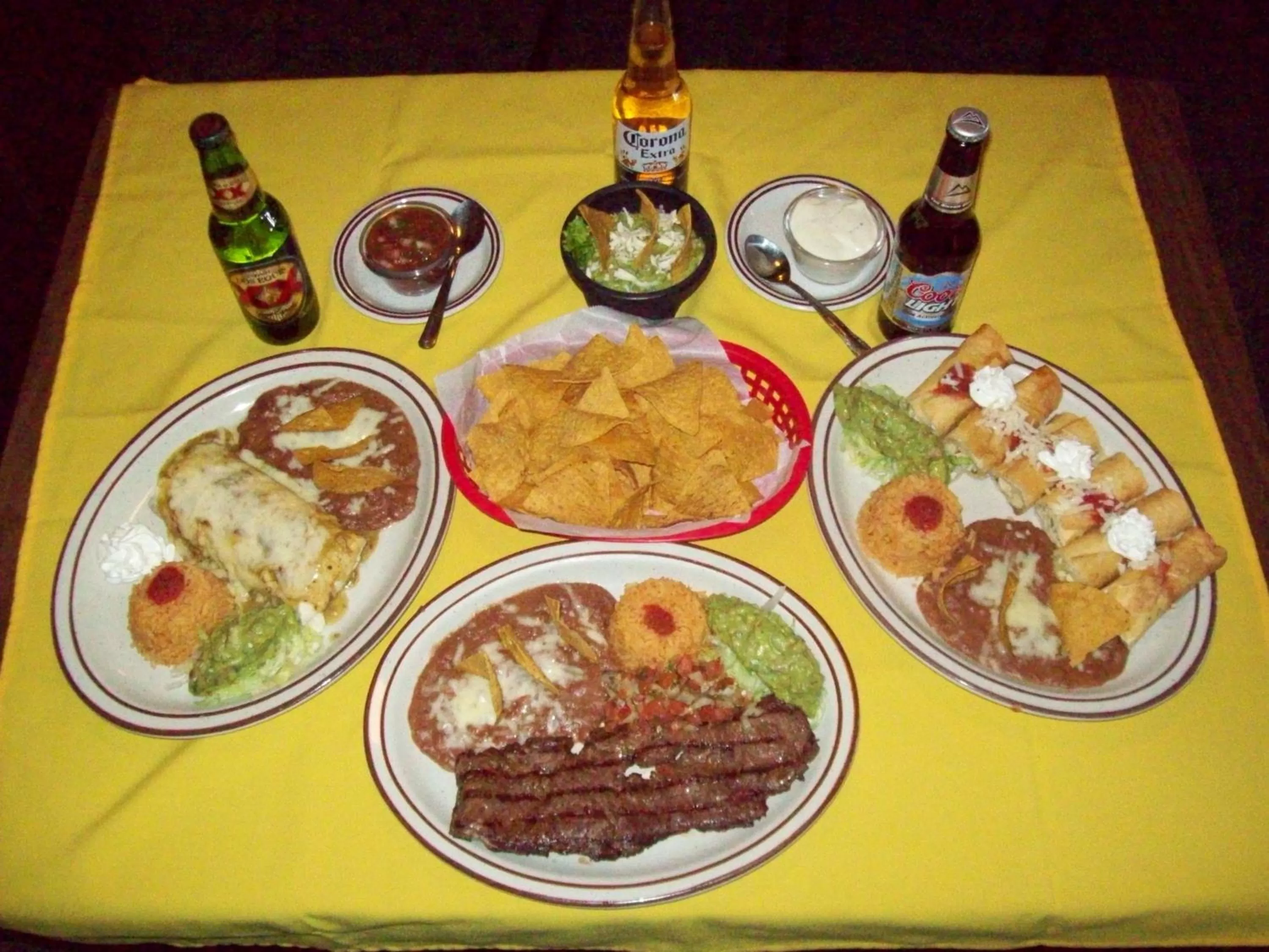 Food and drinks, Lunch and Dinner in Howard Johnson by Wyndham Raton