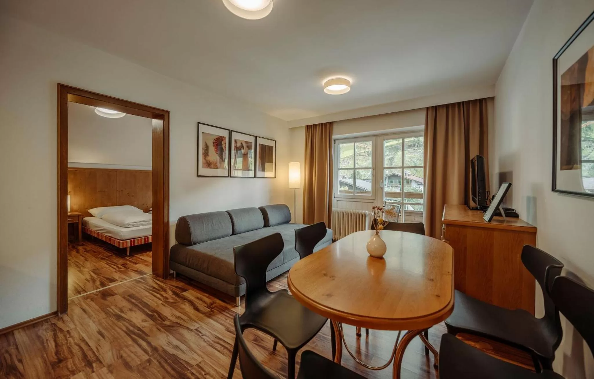 Living room, Bed in TheResi Appartements