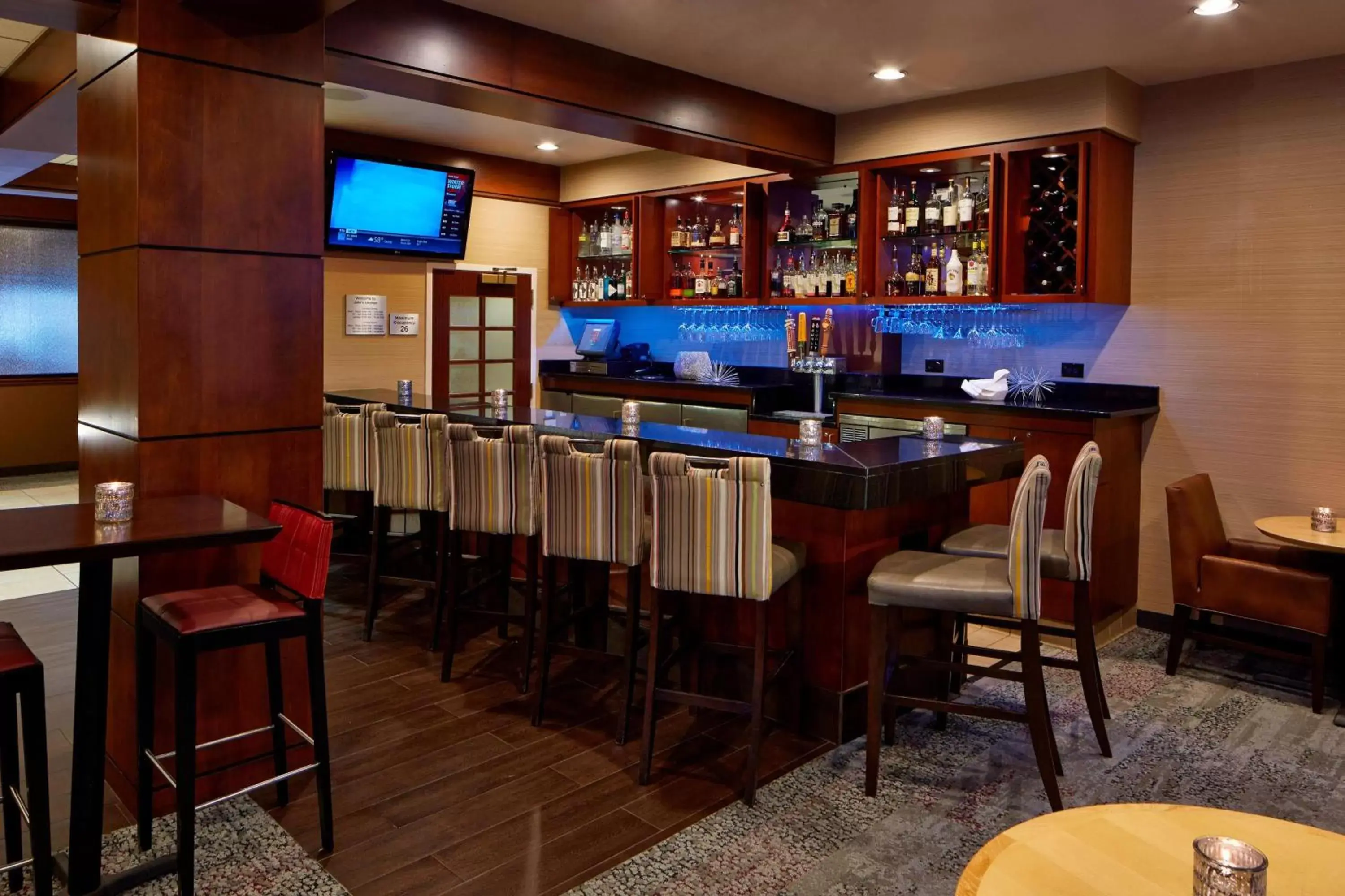 Lobby or reception, Lounge/Bar in Courtyard by Marriott Bloomington Mall of America