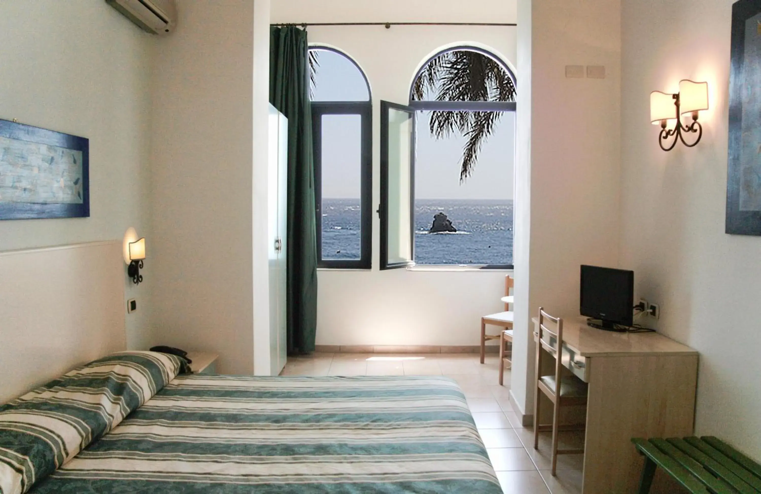 Bedroom, Bed in Jonic Hotel Mazzarò