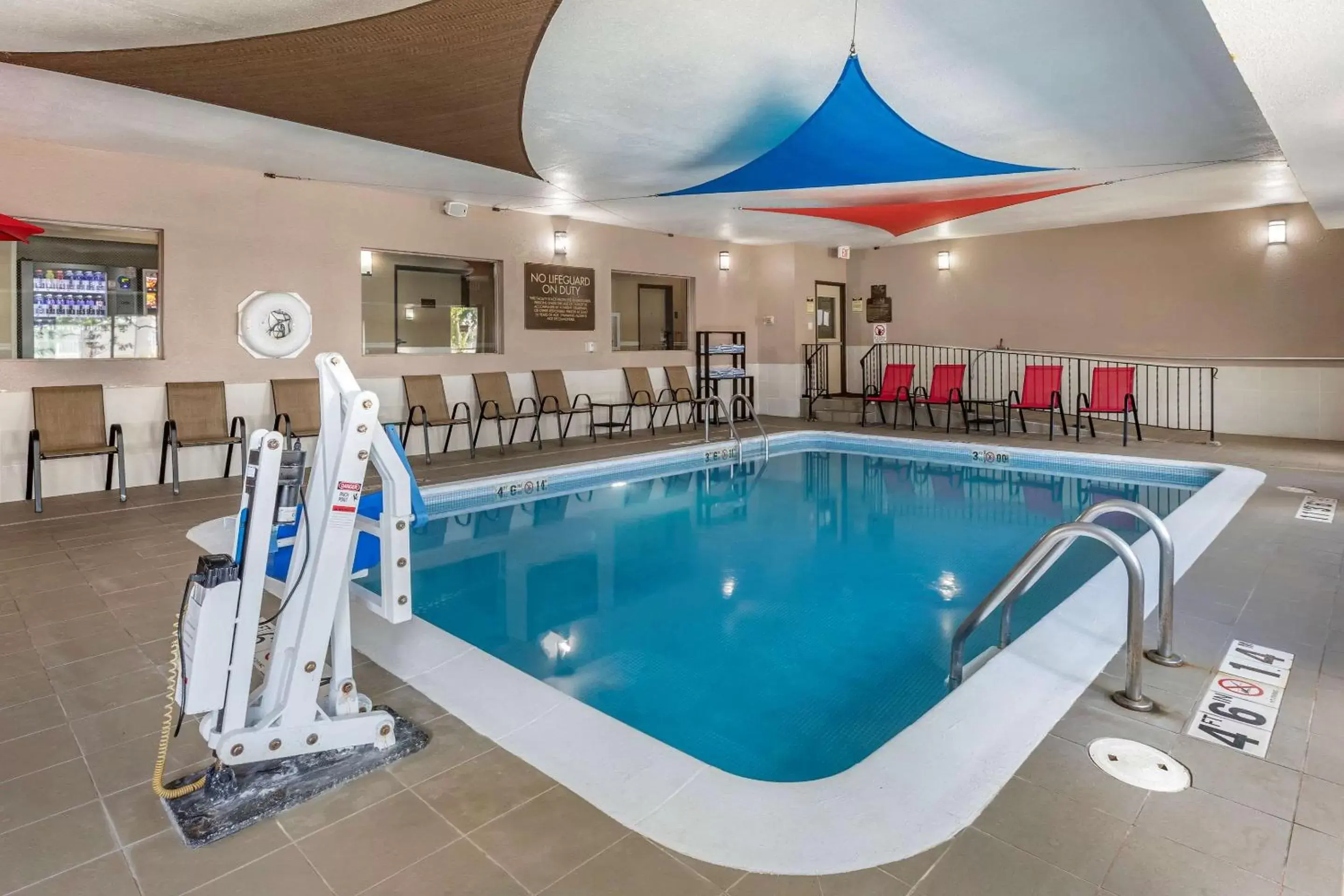 Activities, Swimming Pool in Comfort Inn Moline - Quad Cities