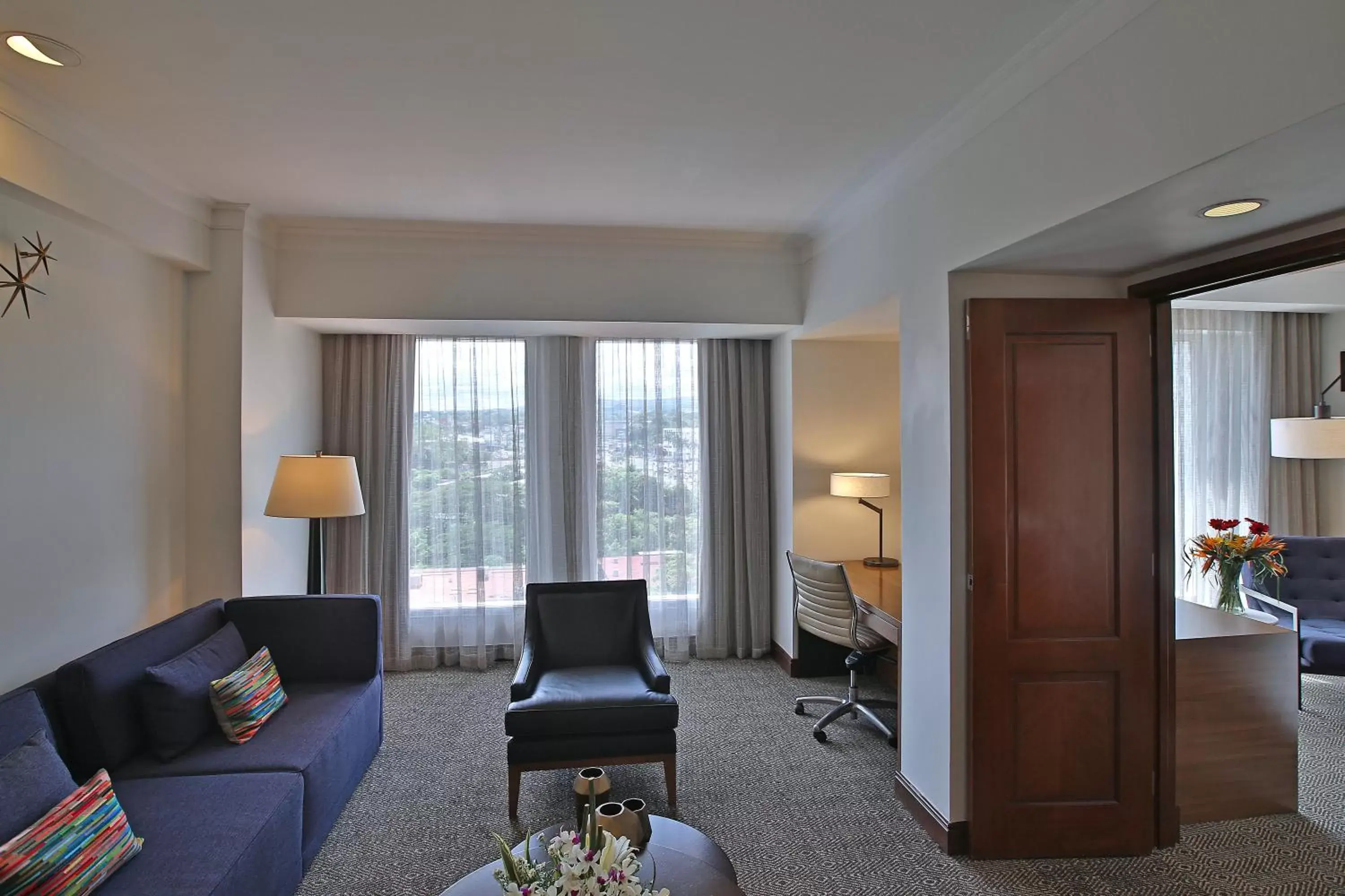 Photo of the whole room, Seating Area in Real Intercontinental Metrocentro Managua, an IHG Hotel