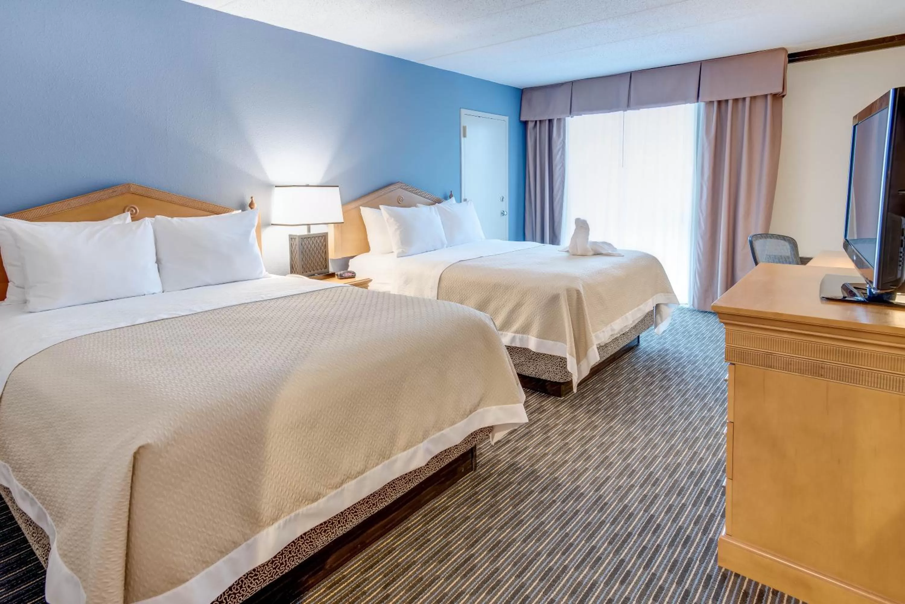 Photo of the whole room, Bed in Days Hotel by Wyndham Toms River Jersey Shore
