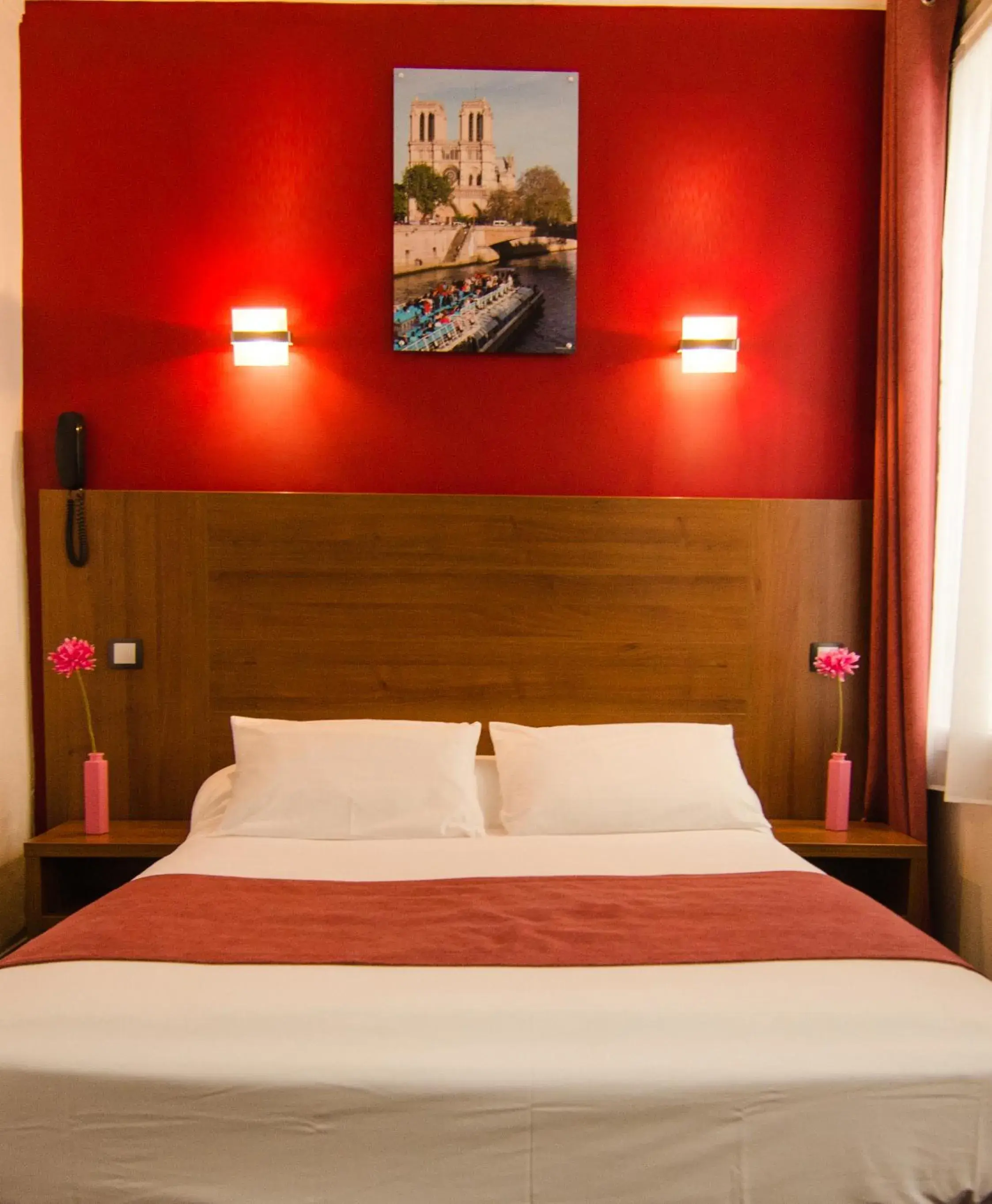 Bed in Hotel Paris Bruxelles