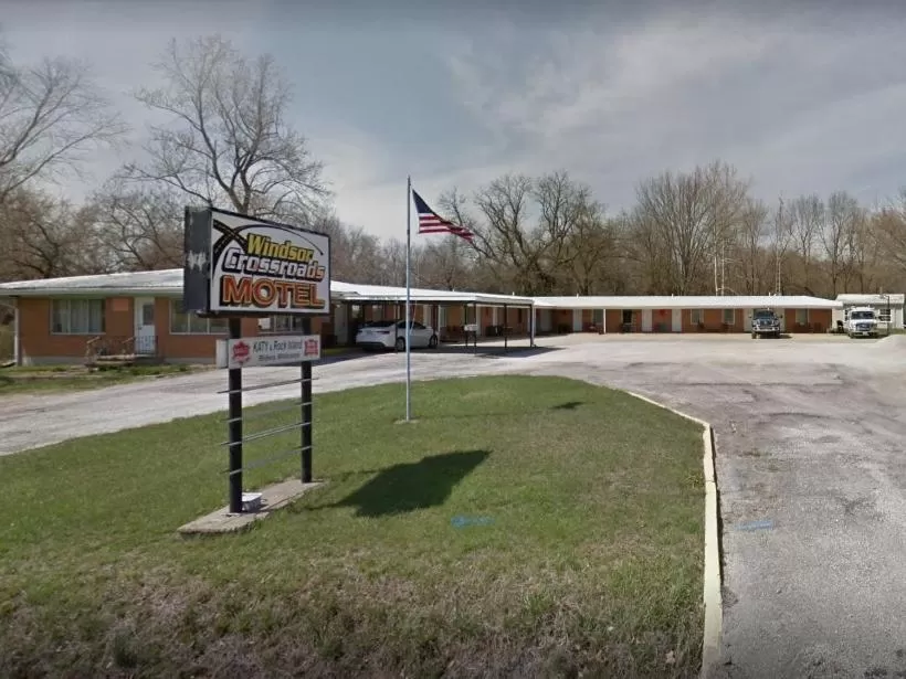 Property building in Windsor Crossroads Motel