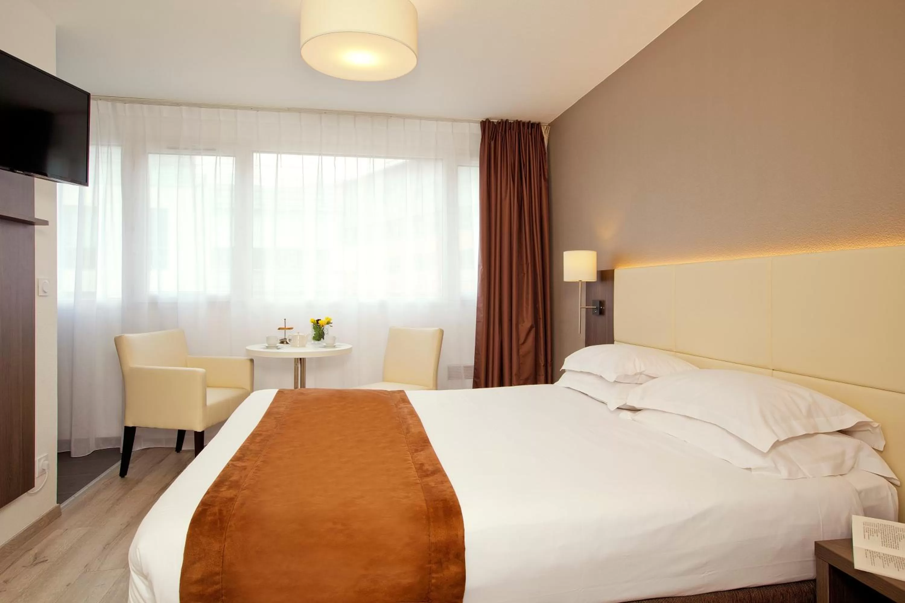 Bedroom, Bed in Séjours & Affaires Montreuil Saint Mandé