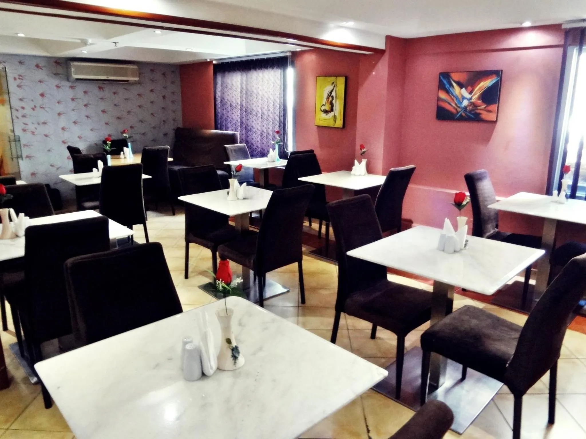 Restaurant/places to eat in Grand Nova Hotel
