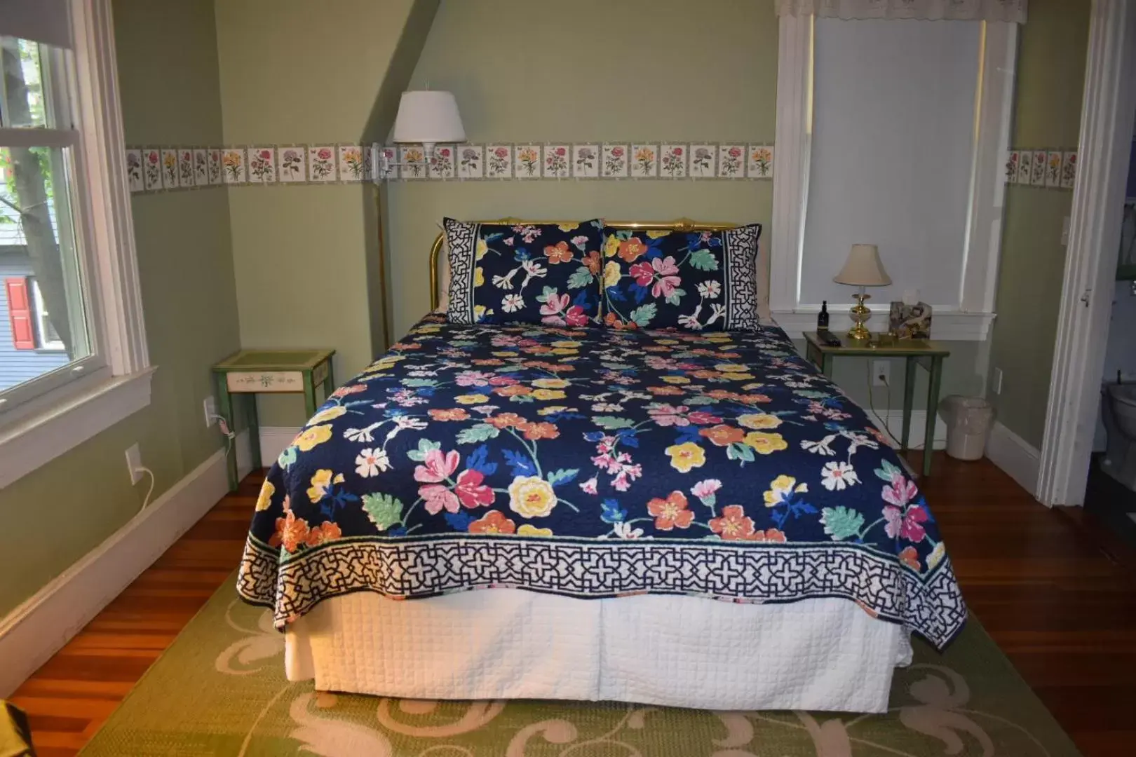 Bed in Canterbury Cottage Bed & Breakfast