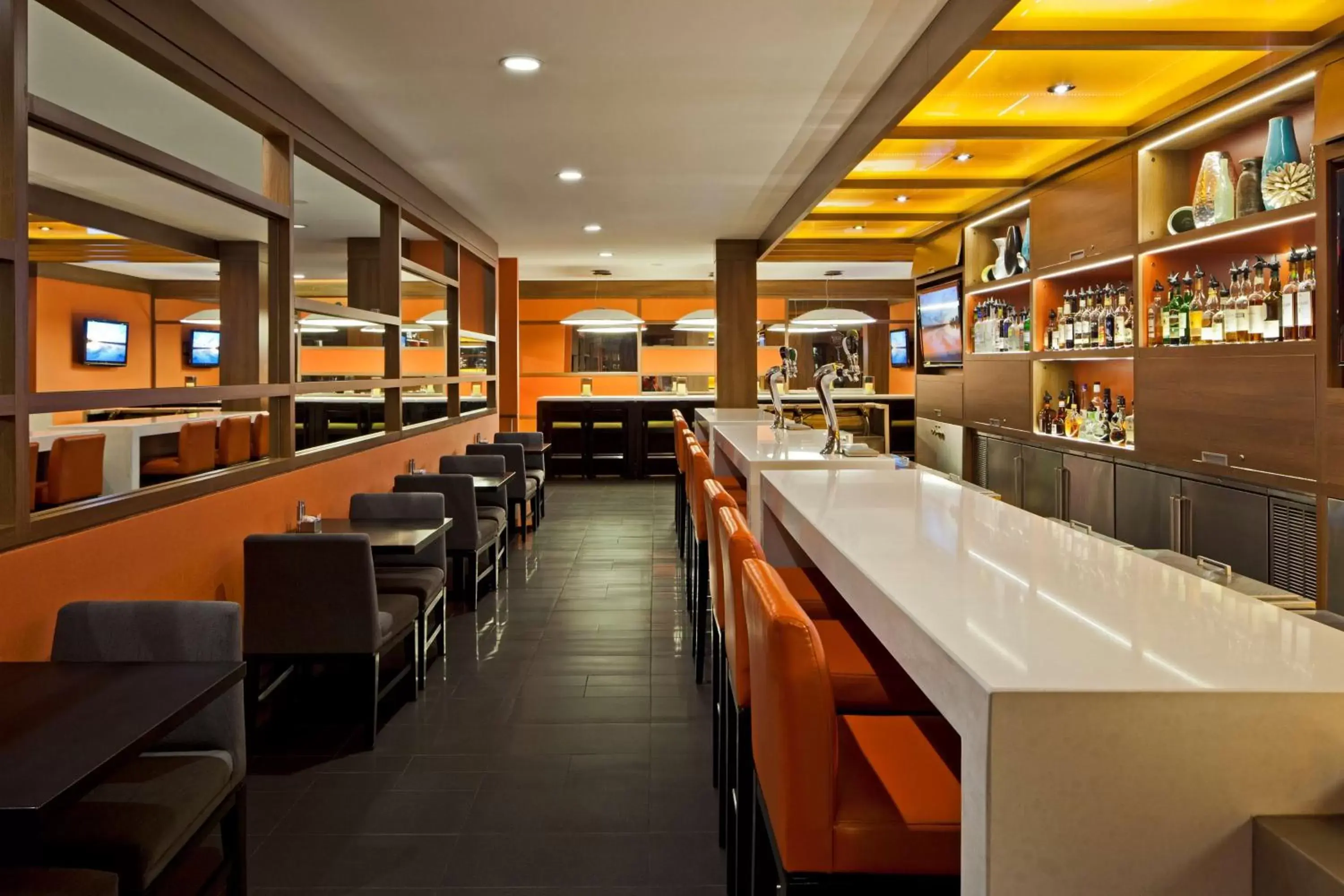 Restaurant/Places to Eat in Hilton Mississauga/Meadowvale