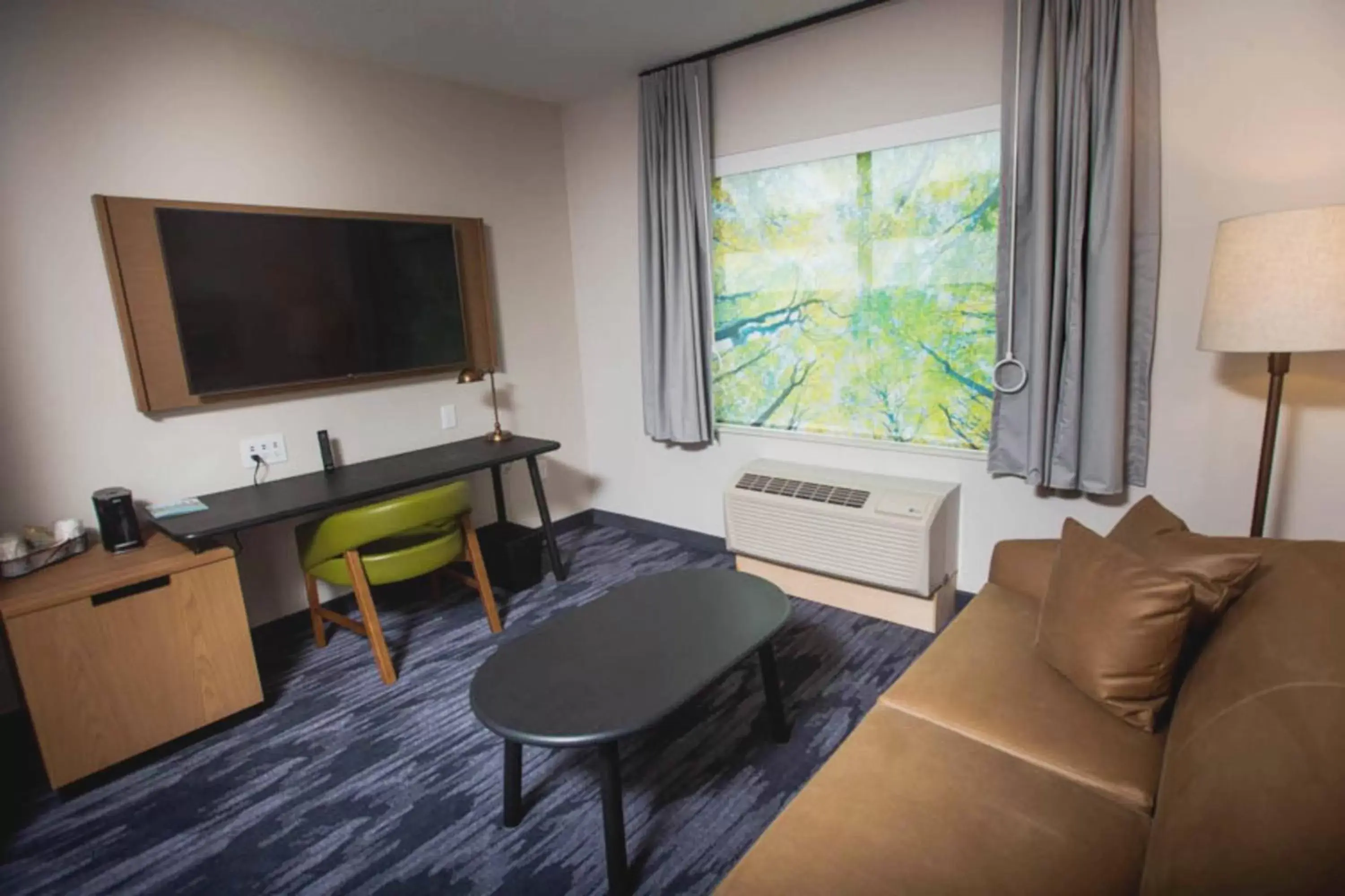 Bedroom, Seating Area in Fairfield Inn & Suites by Marriott Philadelphia Broomall/Newtown Square
