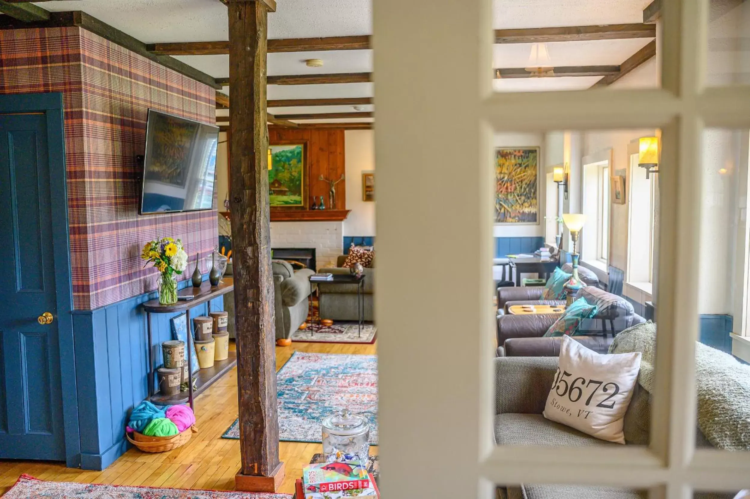 Living room in Brass Lantern Inn