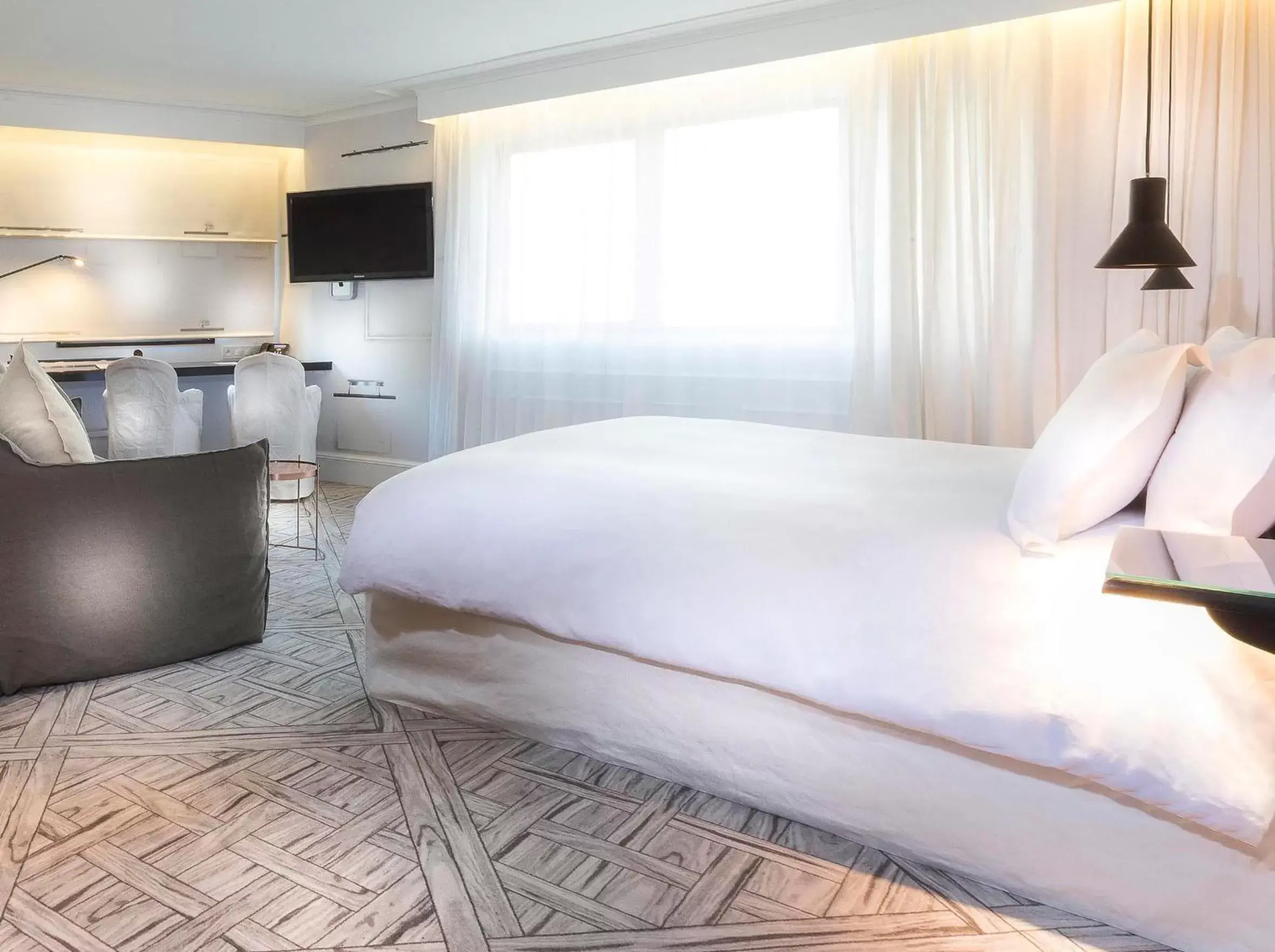 Bed in La Maison Champs Elysées Bed in La Maison Champs Elysées