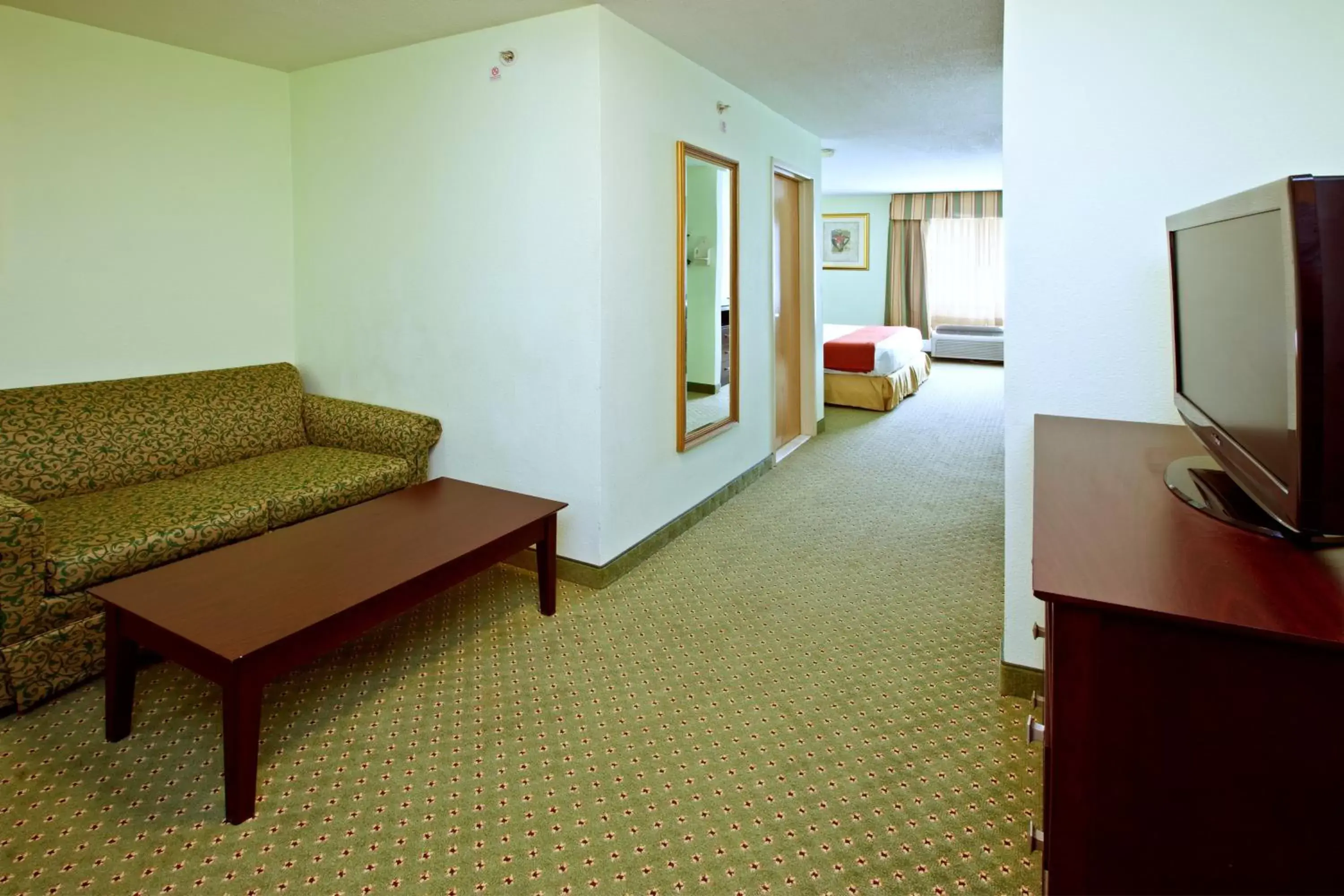 Photo of the whole room, Seating Area in Holiday Inn Express Scottsburg, an IHG Hotel
