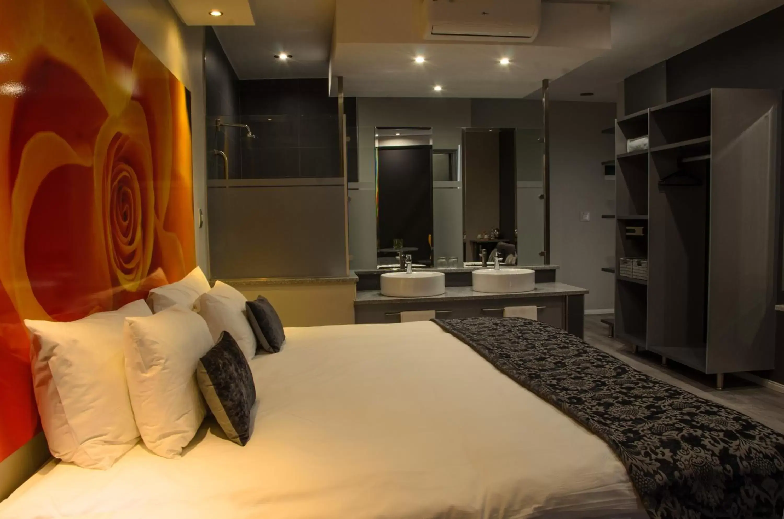 Bathroom, Bed in Chill Pepper Boutique Hotel