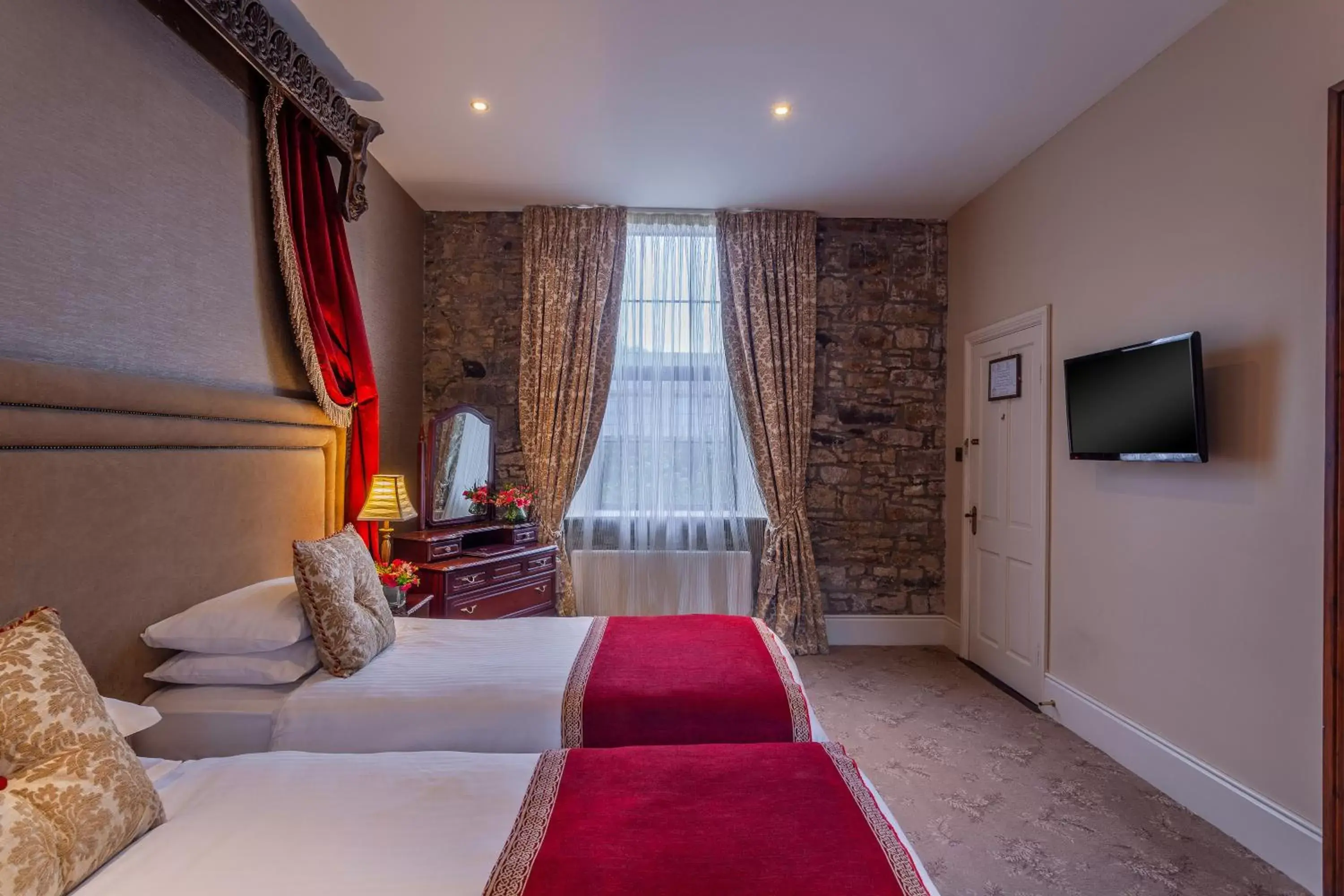 Bed in Cabra Castle Hotel