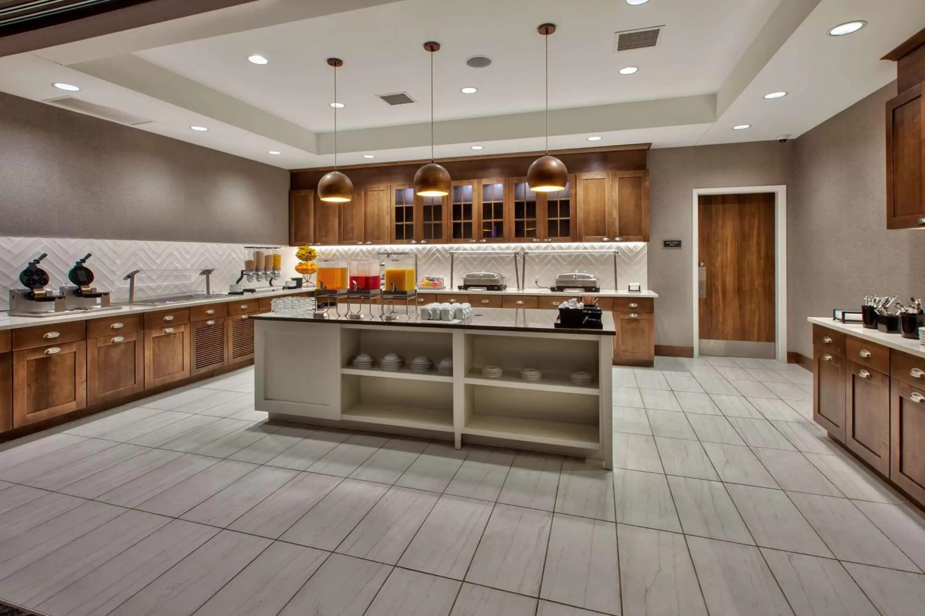 Breakfast, Kitchen/Kitchenette in Homewood Suites By Hilton Columbus Easton, Oh