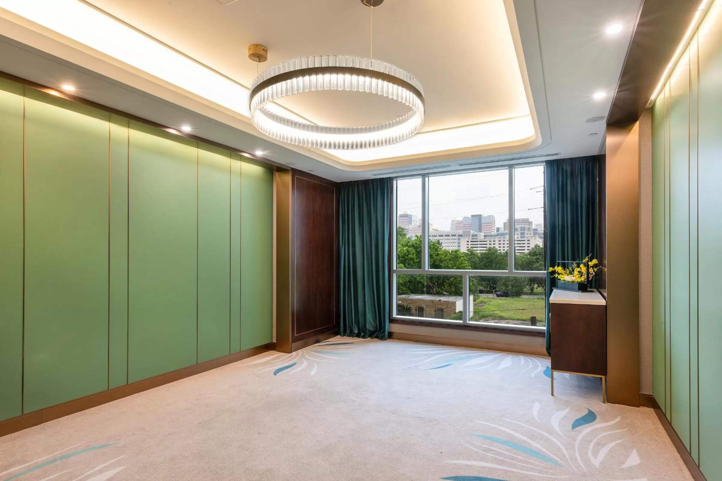 Meeting/conference room in Blossom Hotel Houston, Curio Collection by Hilton