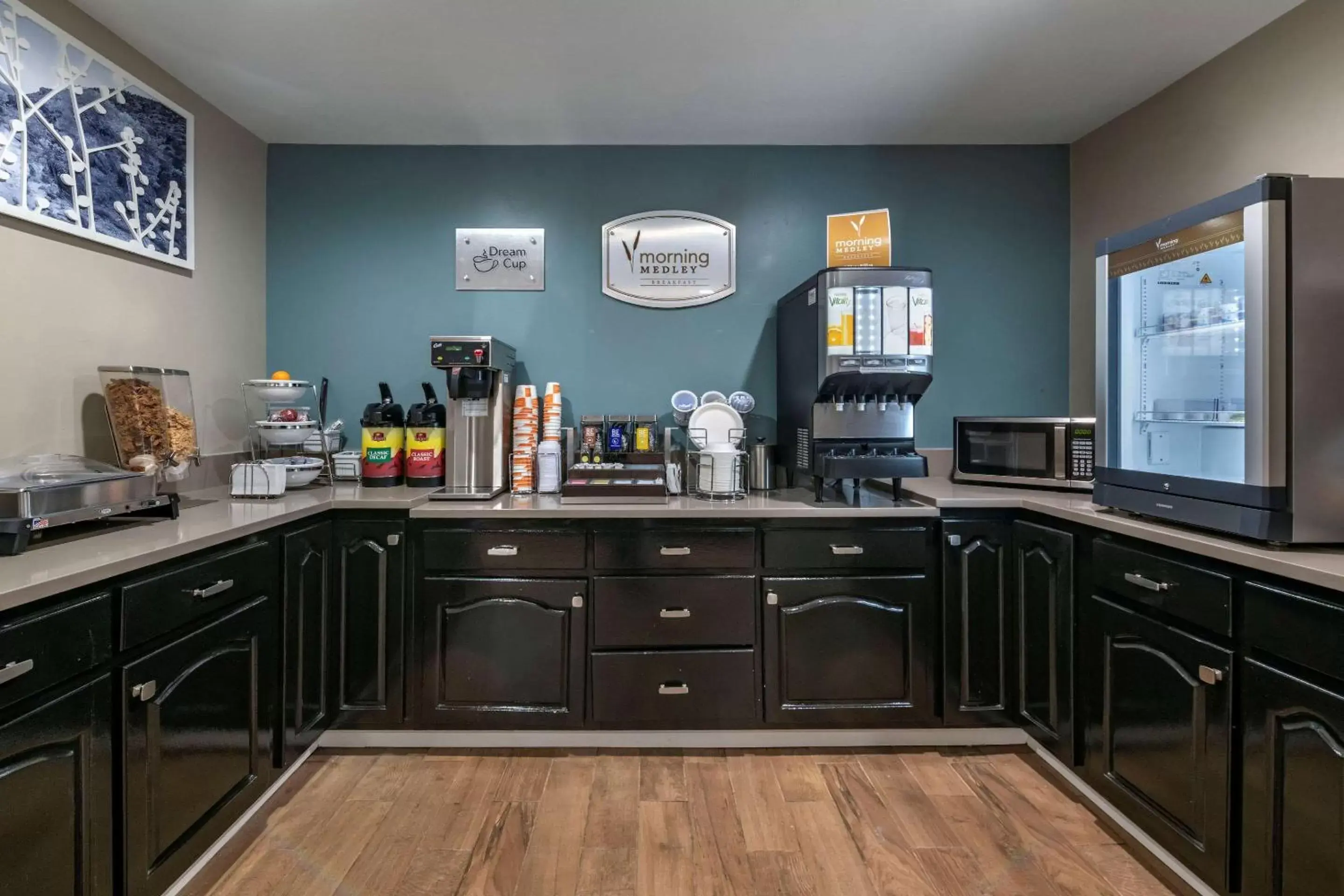 Breakfast, Kitchen/Kitchenette in Sleep Inn Jacksonville Airport