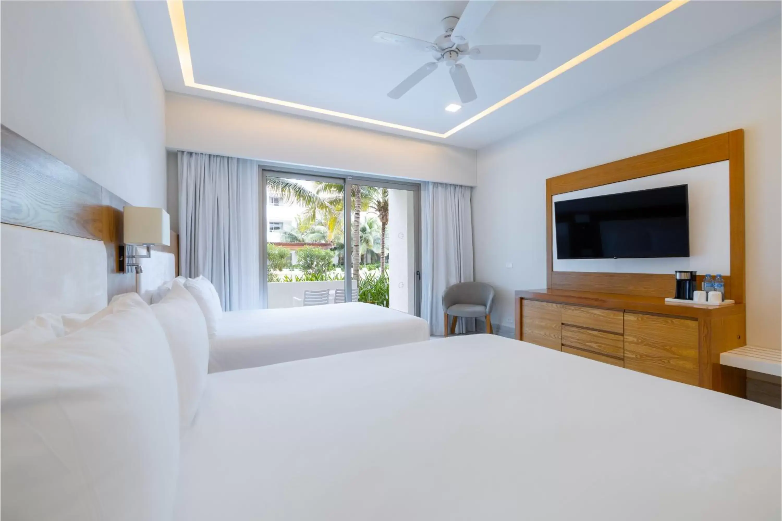 Bedroom, Bed in Izla Beach Front Hotel