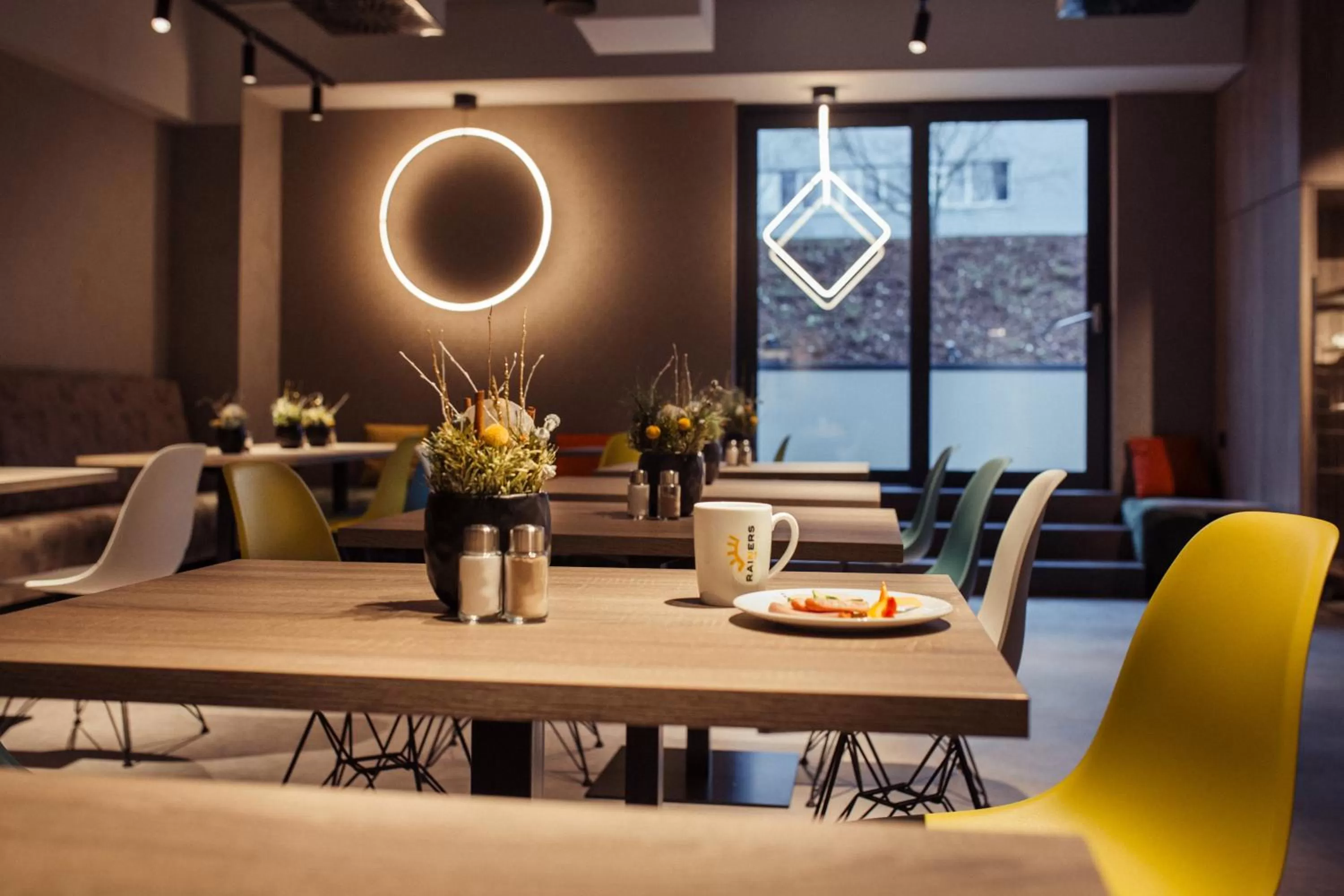 Restaurant/places to eat in Hotel Rainers21