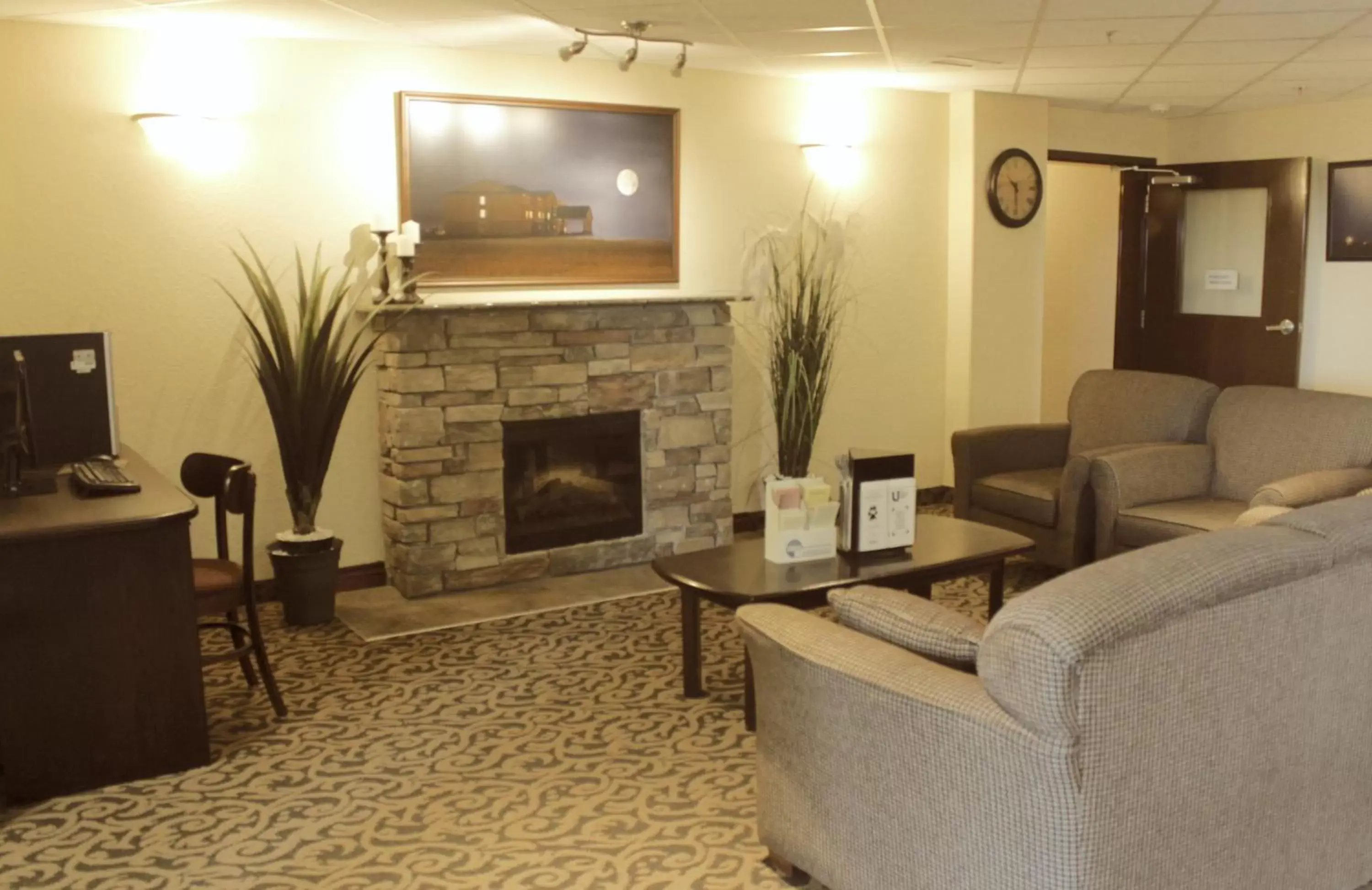Lobby or reception, Seating Area in Prairie Moon Inn & Suites Unity