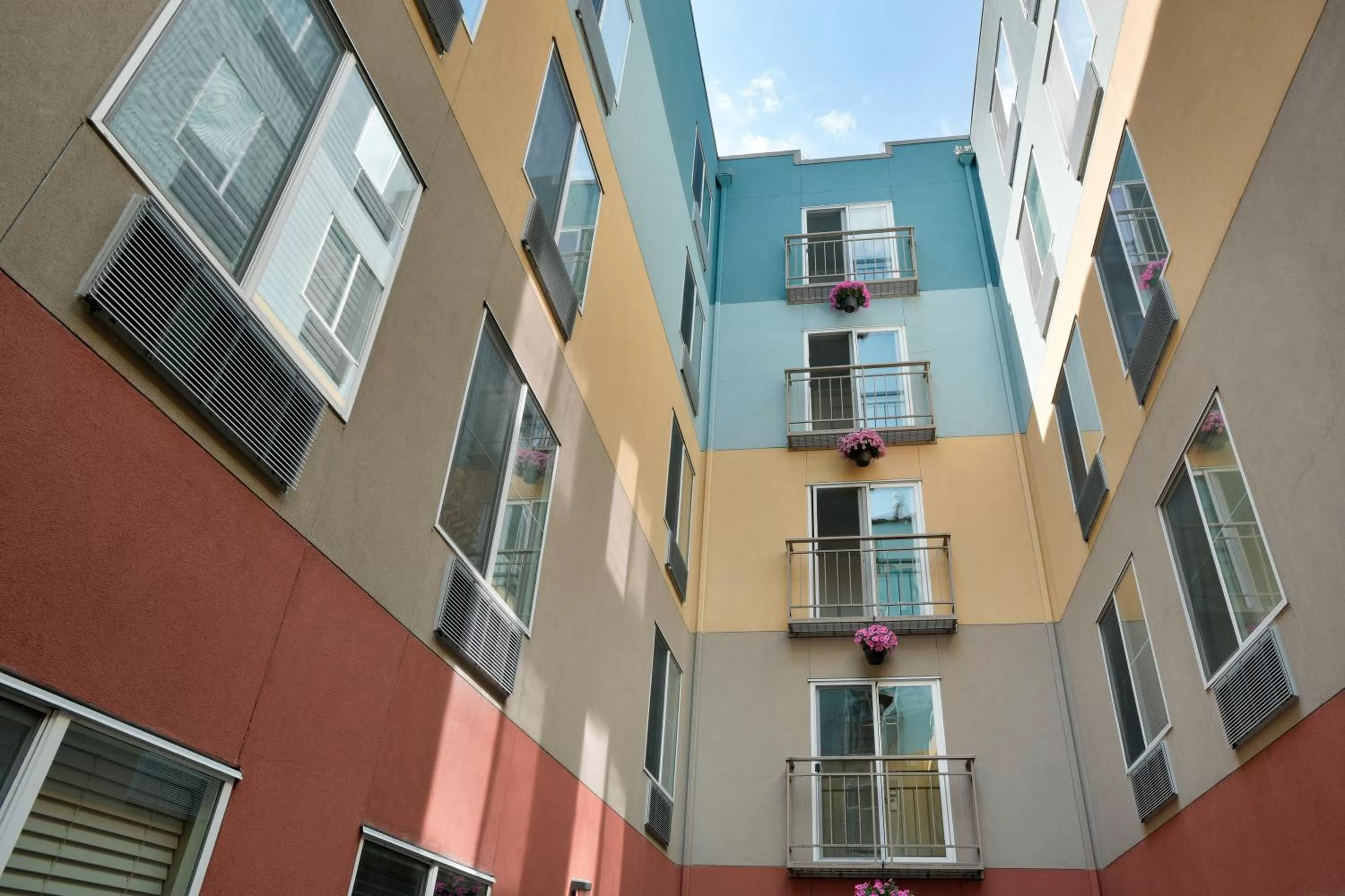 Property building in Belltown Inn