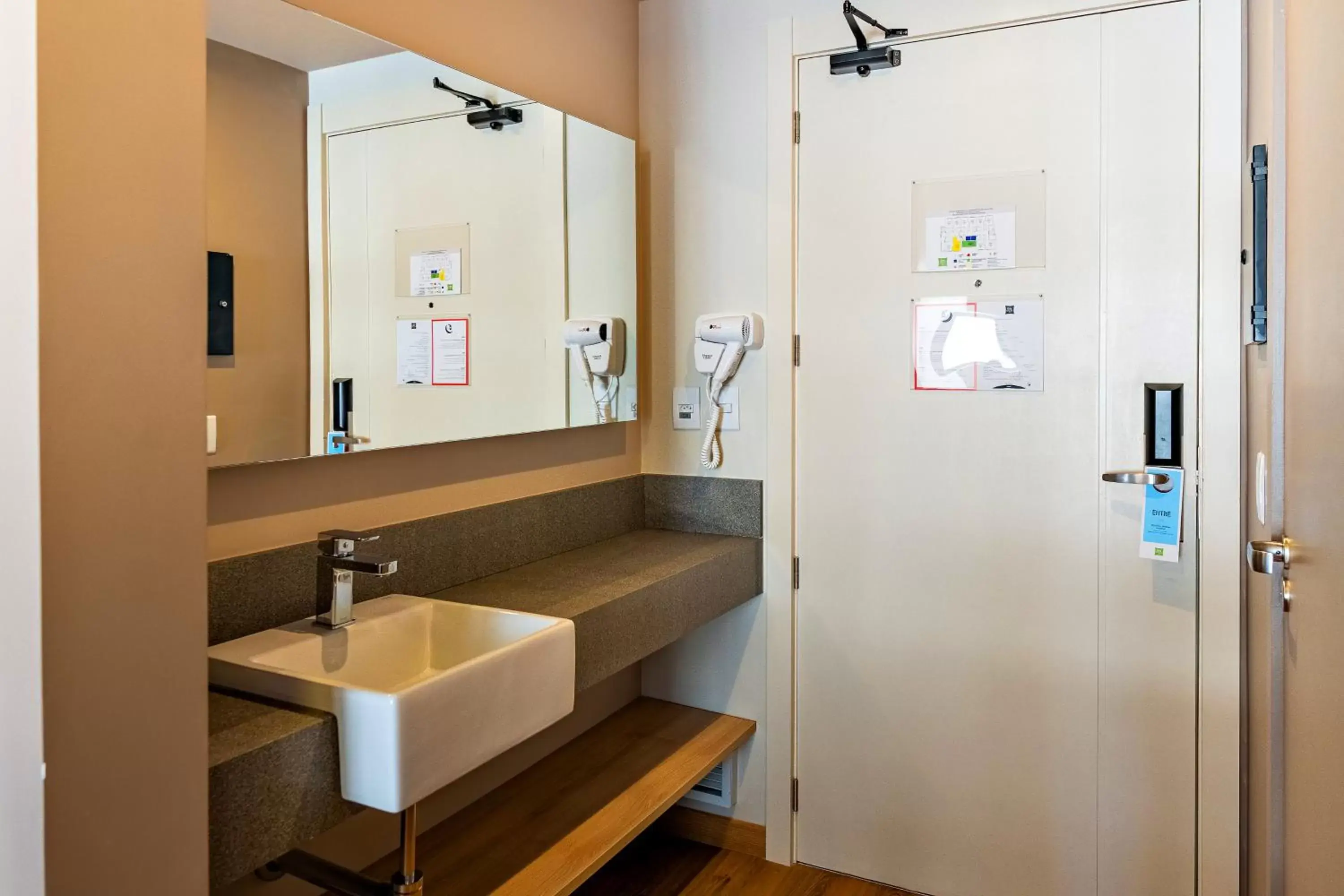 Bedroom, Bathroom in ibis Styles Porto Alegre Moinhos de Vento