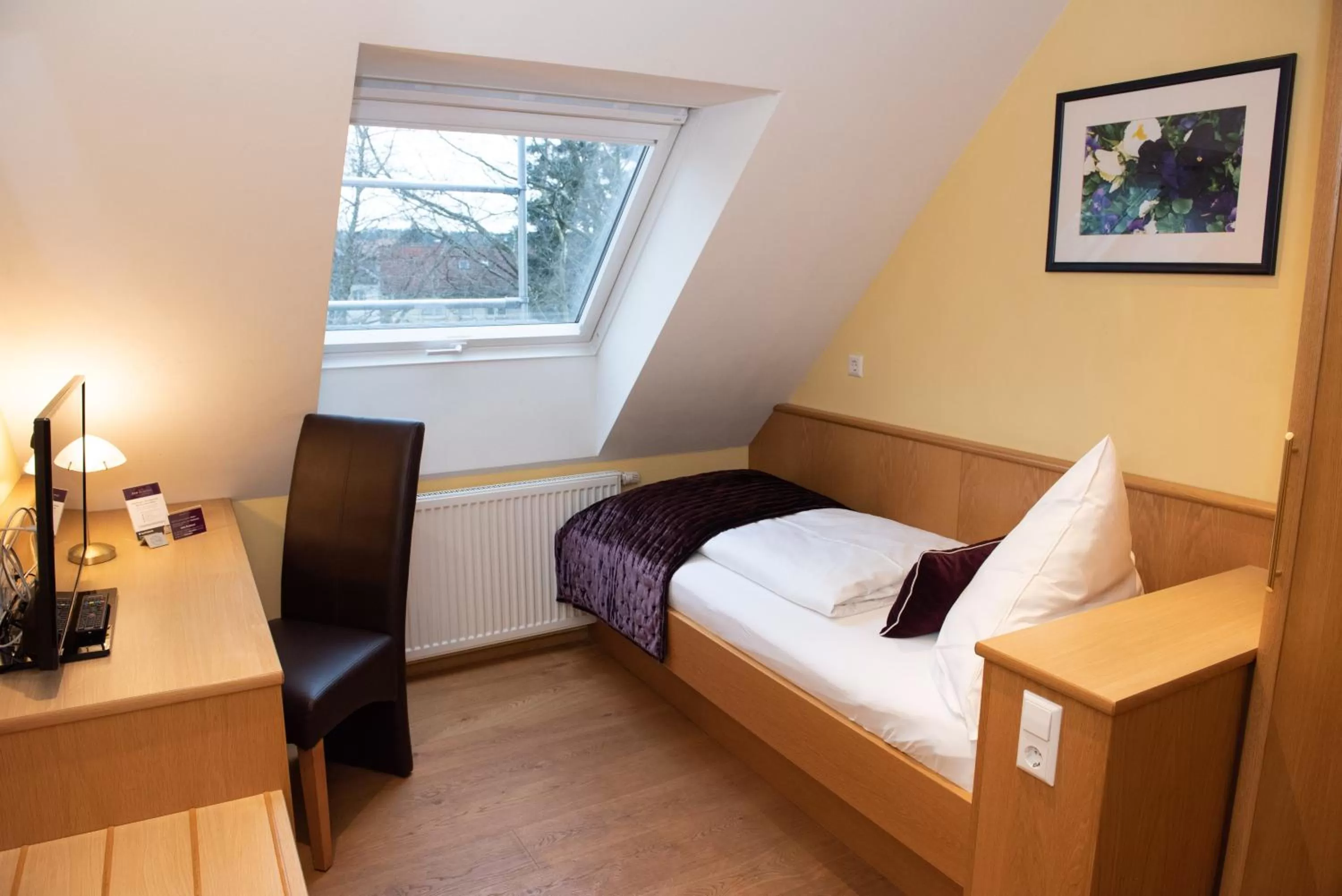 Photo of the whole room, Bed in Boutique - Hotel Zum Schloss