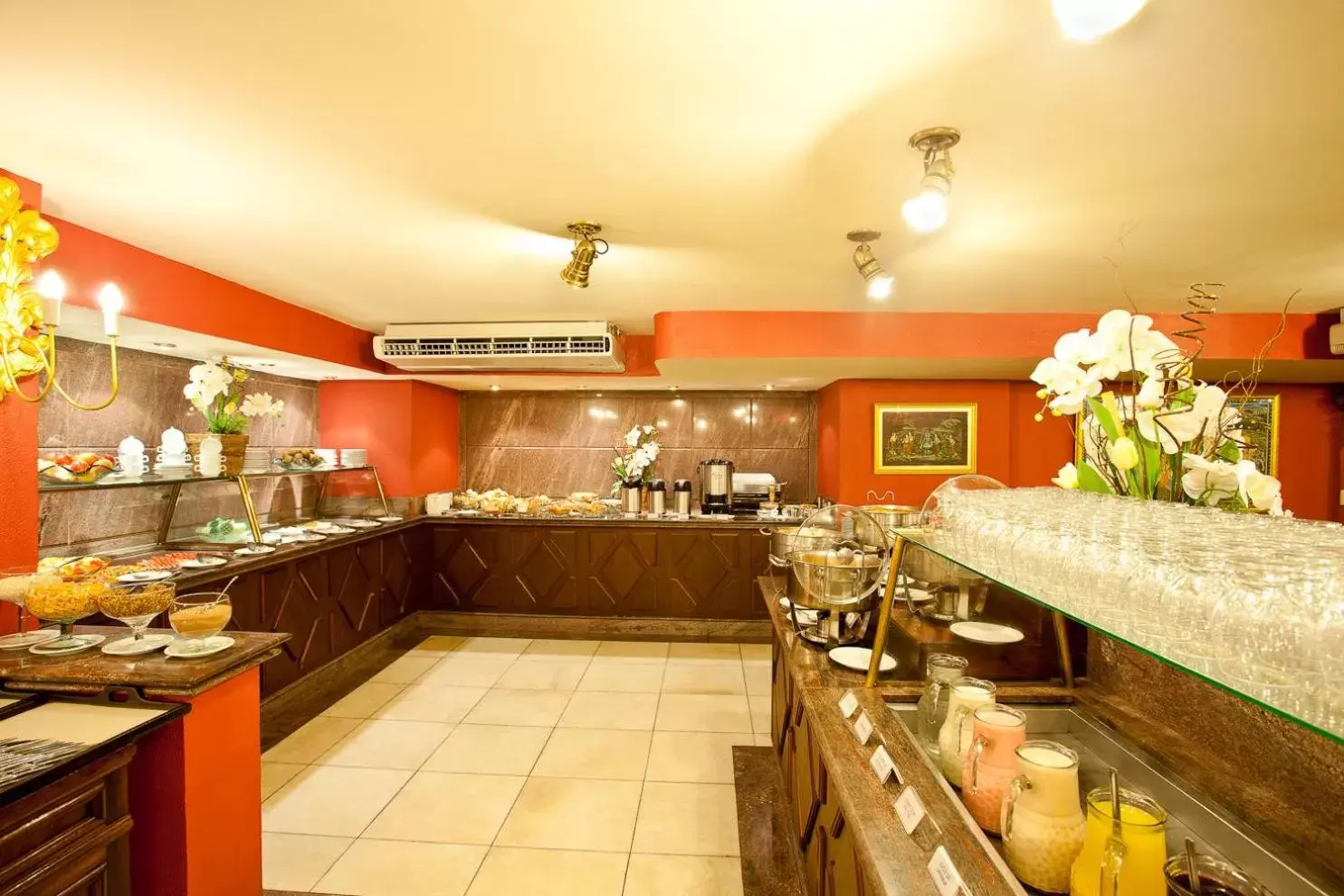 Restaurant/places to eat in Dayrell Hotel e Centro de Convenções Restaurant/places to eat in Dayrell Hotel e Centro de Convenções