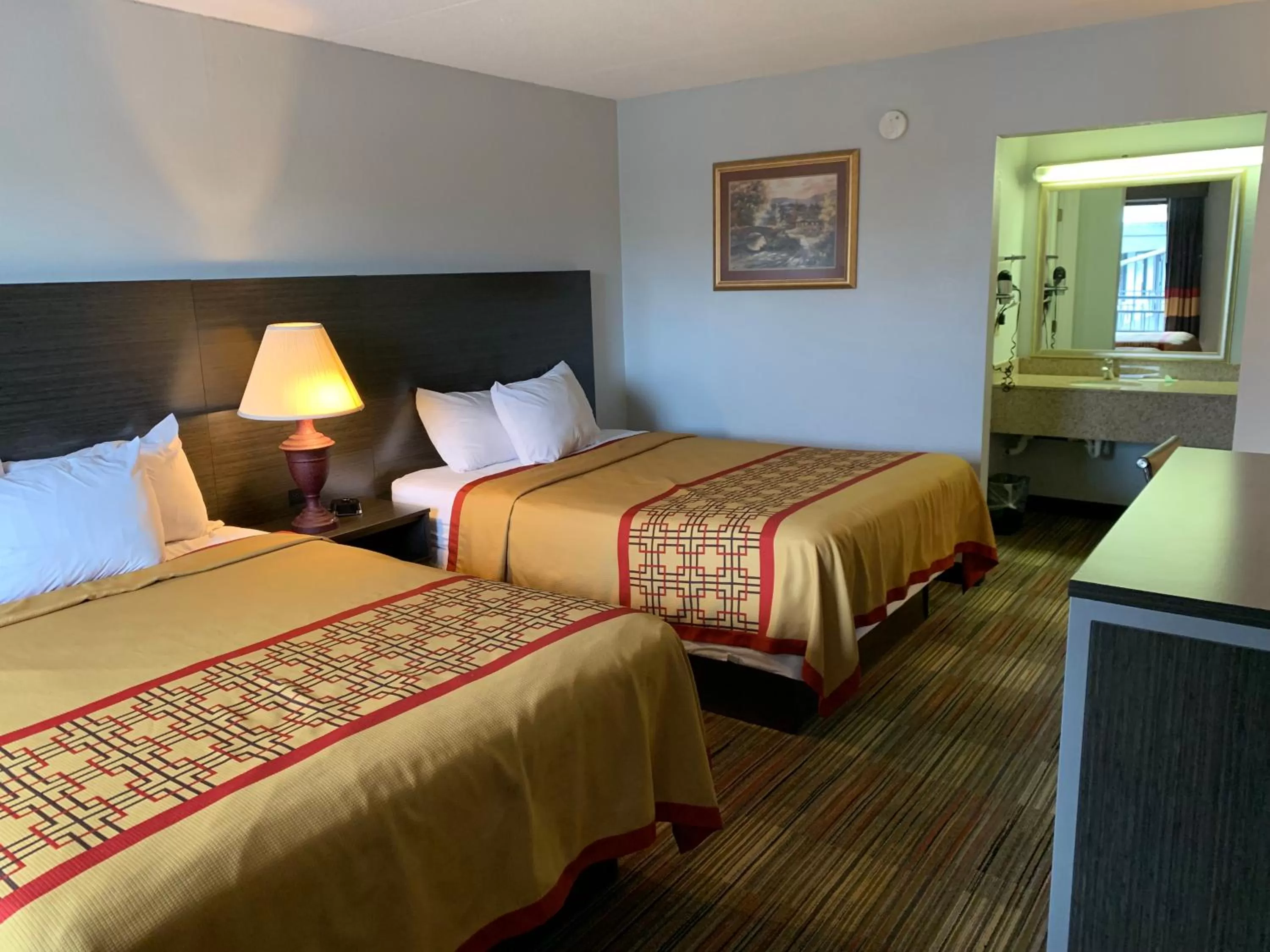 Bedroom, Bed in Pigeon Forge Parkway Inn