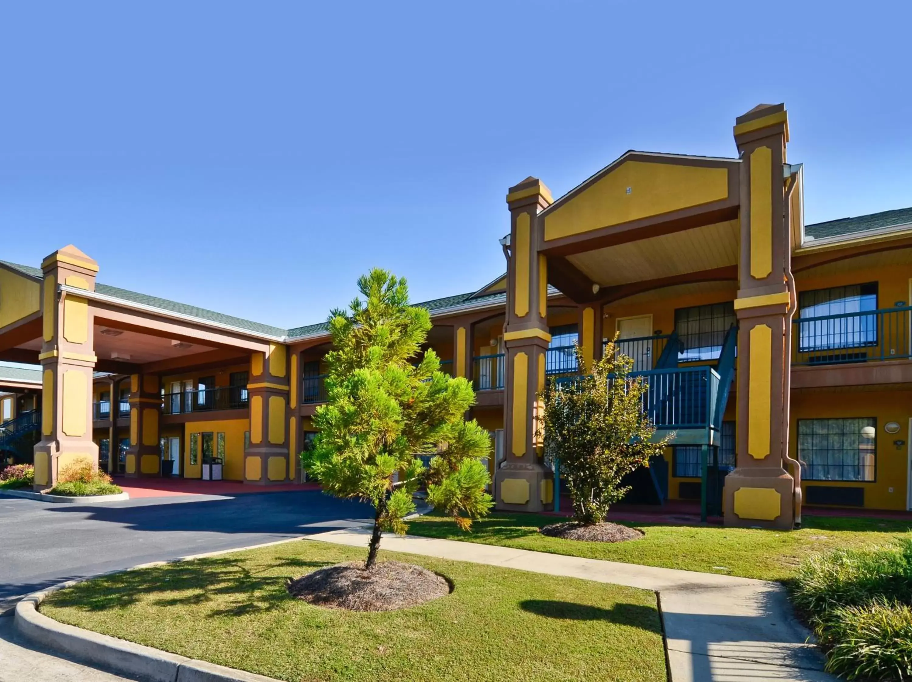 Property building in Peach State Inn & Suites Property building in Peach State Inn & Suites