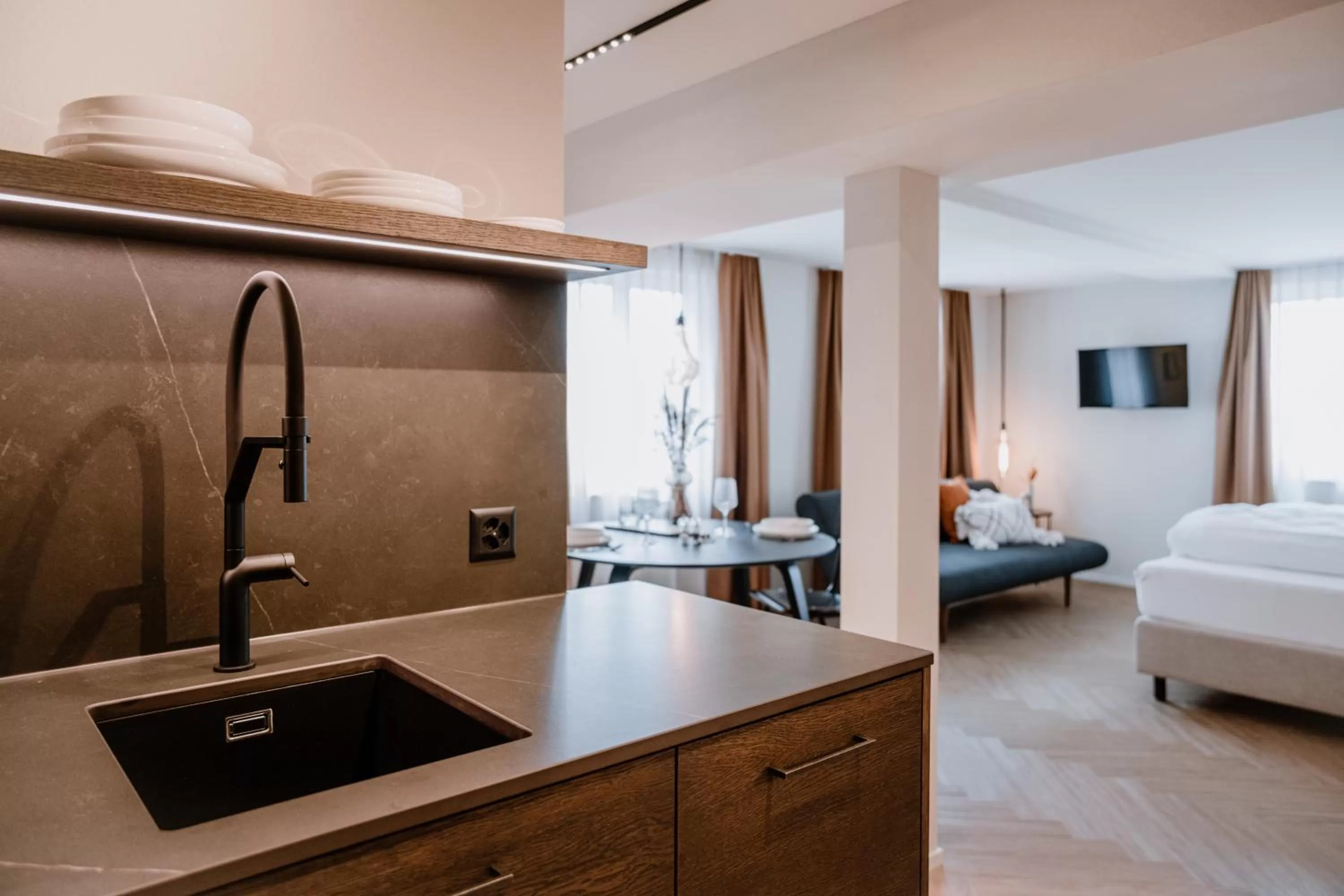 Kitchen or kitchenette, Bed in Hotel Müllers Self-Check-In