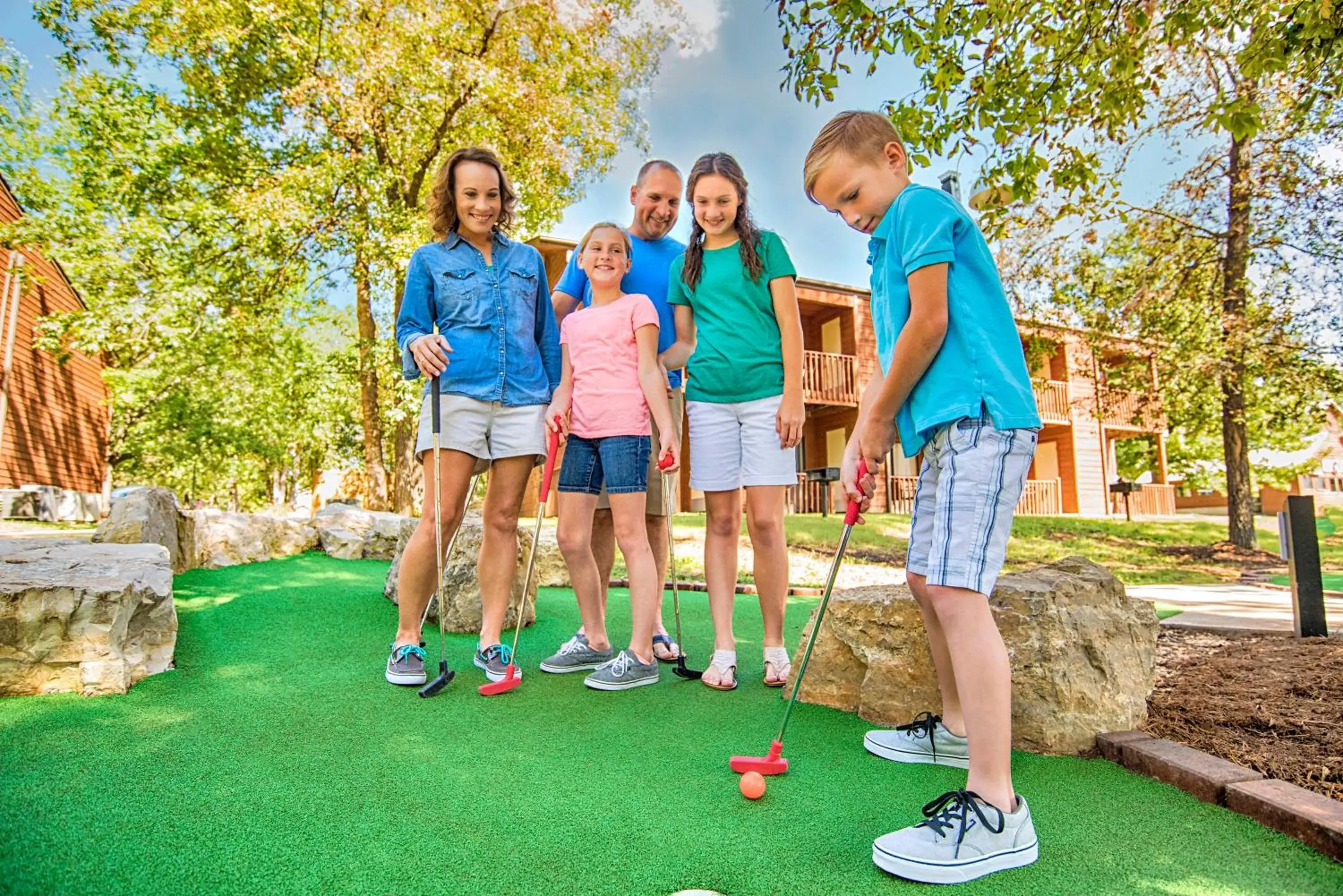 Minigolf, Family in Still Waters Resort