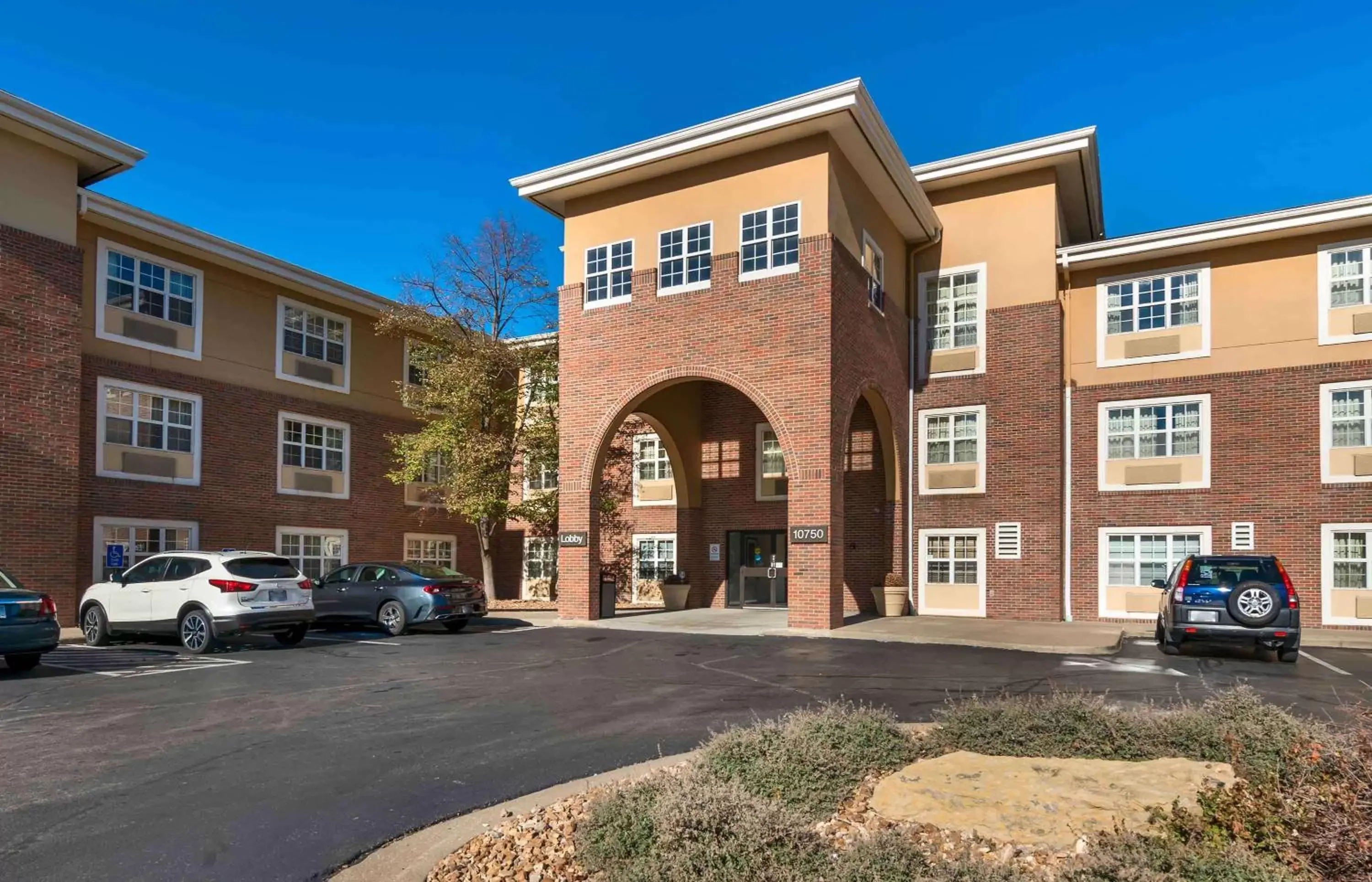 Property Building in Extended Stay America Suites - Kansas City - Overland Park - Quivira Rd