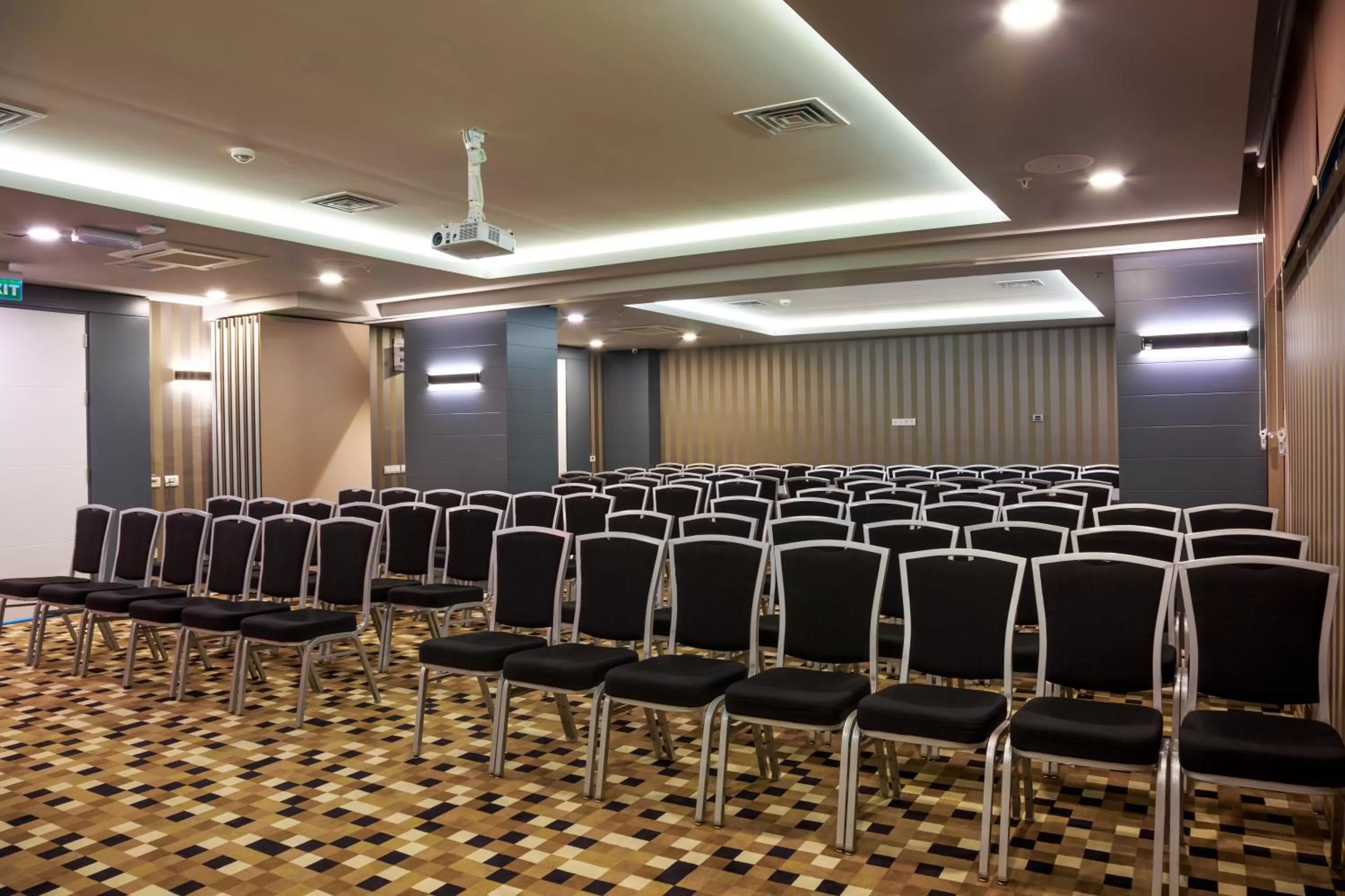 Business facilities in Sunprime C-Lounge - Adult Only