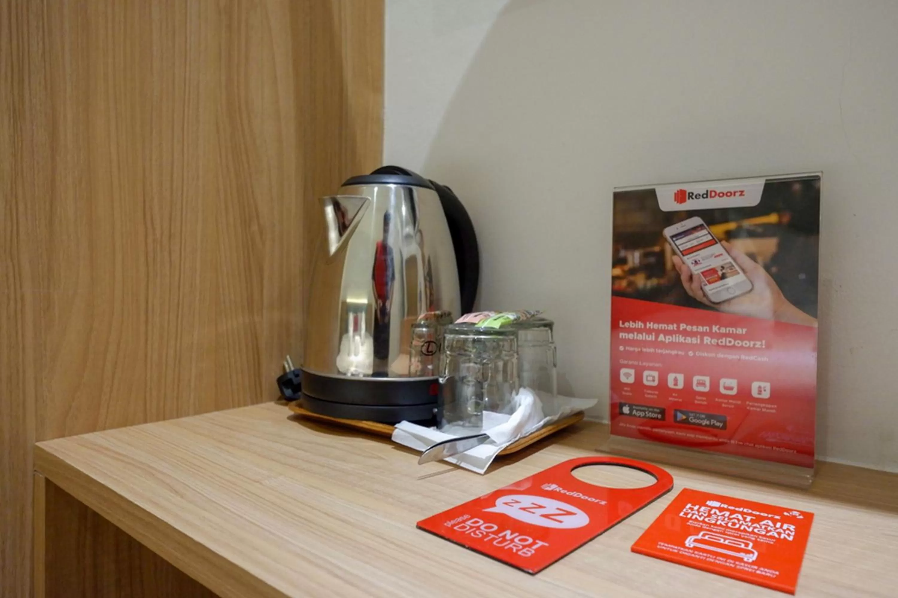 Coffee/tea facilities in RedDoorz Plus @ Losari Makassar