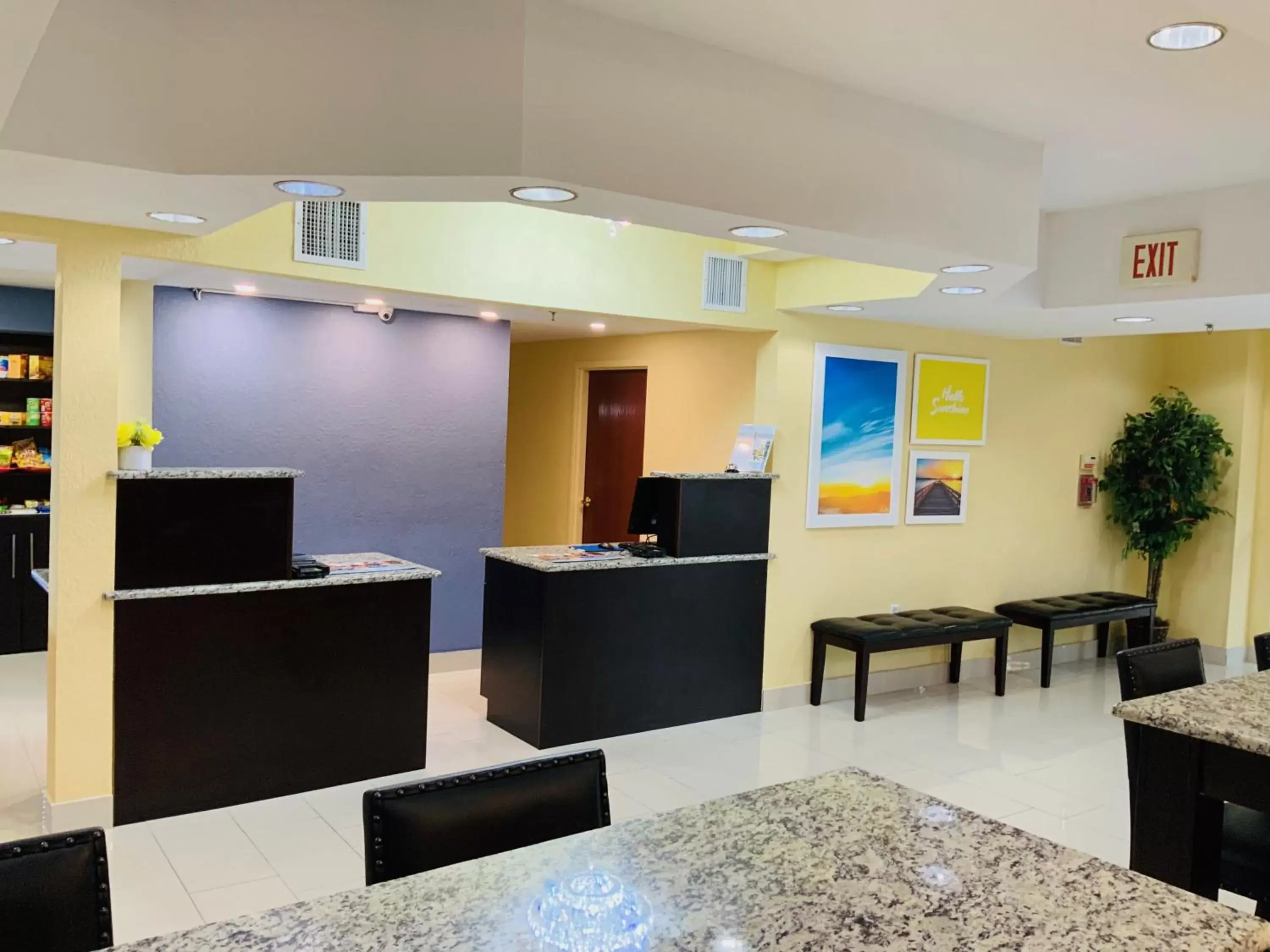 Lobby or reception, Lobby/Reception in Days Inn & Suites by Wyndham Tampa/Raymond James Stadium