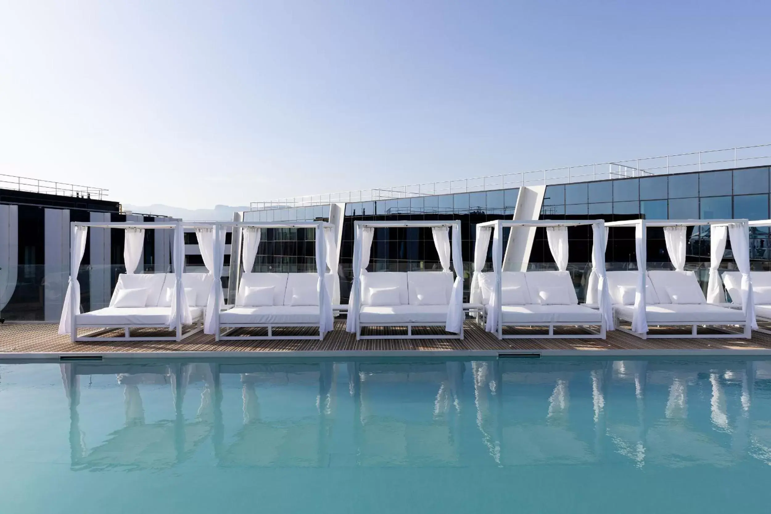 Swimming Pool in Sheraton Nice Airport