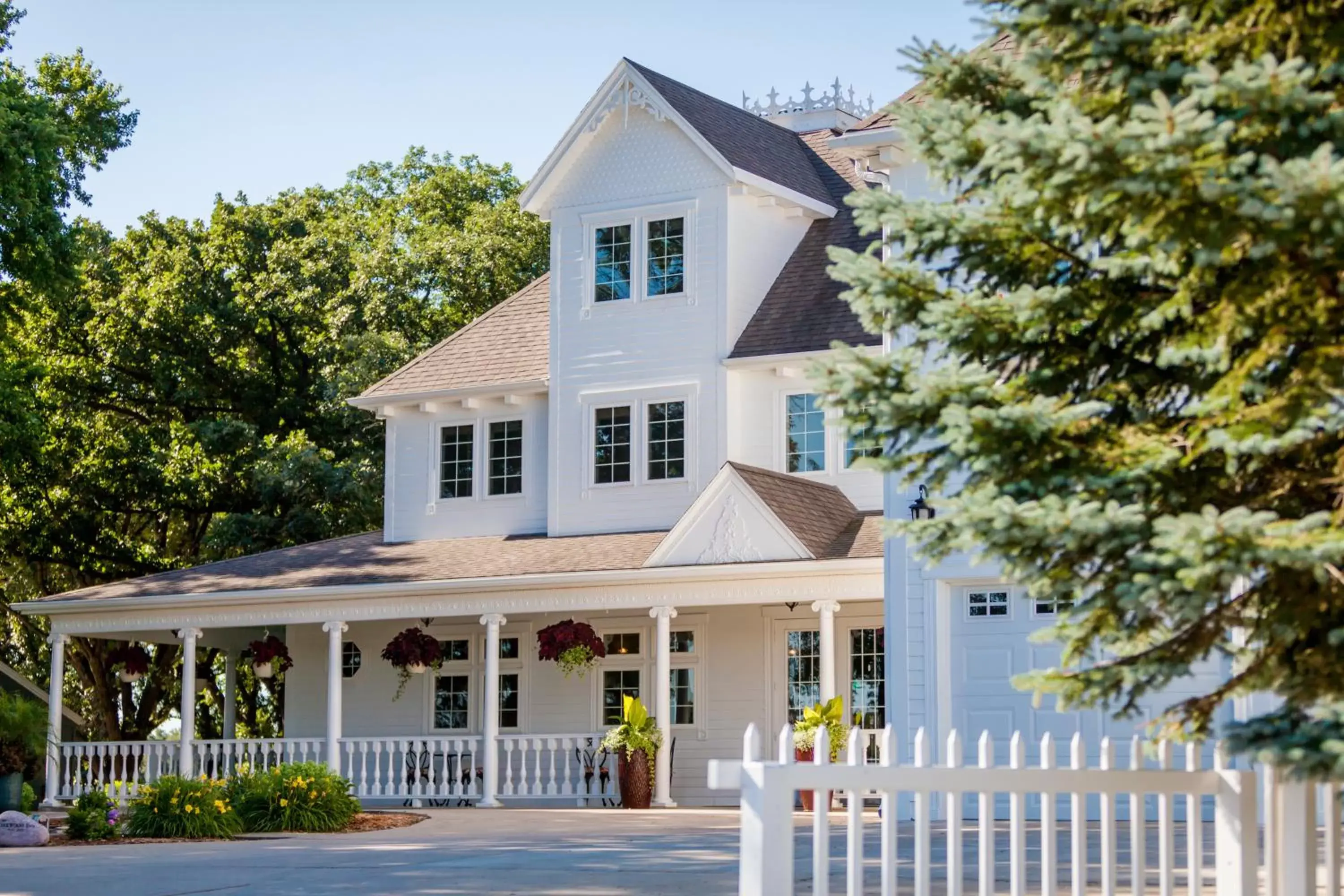 Facade/entrance, Property Building in The Oakwood Inn