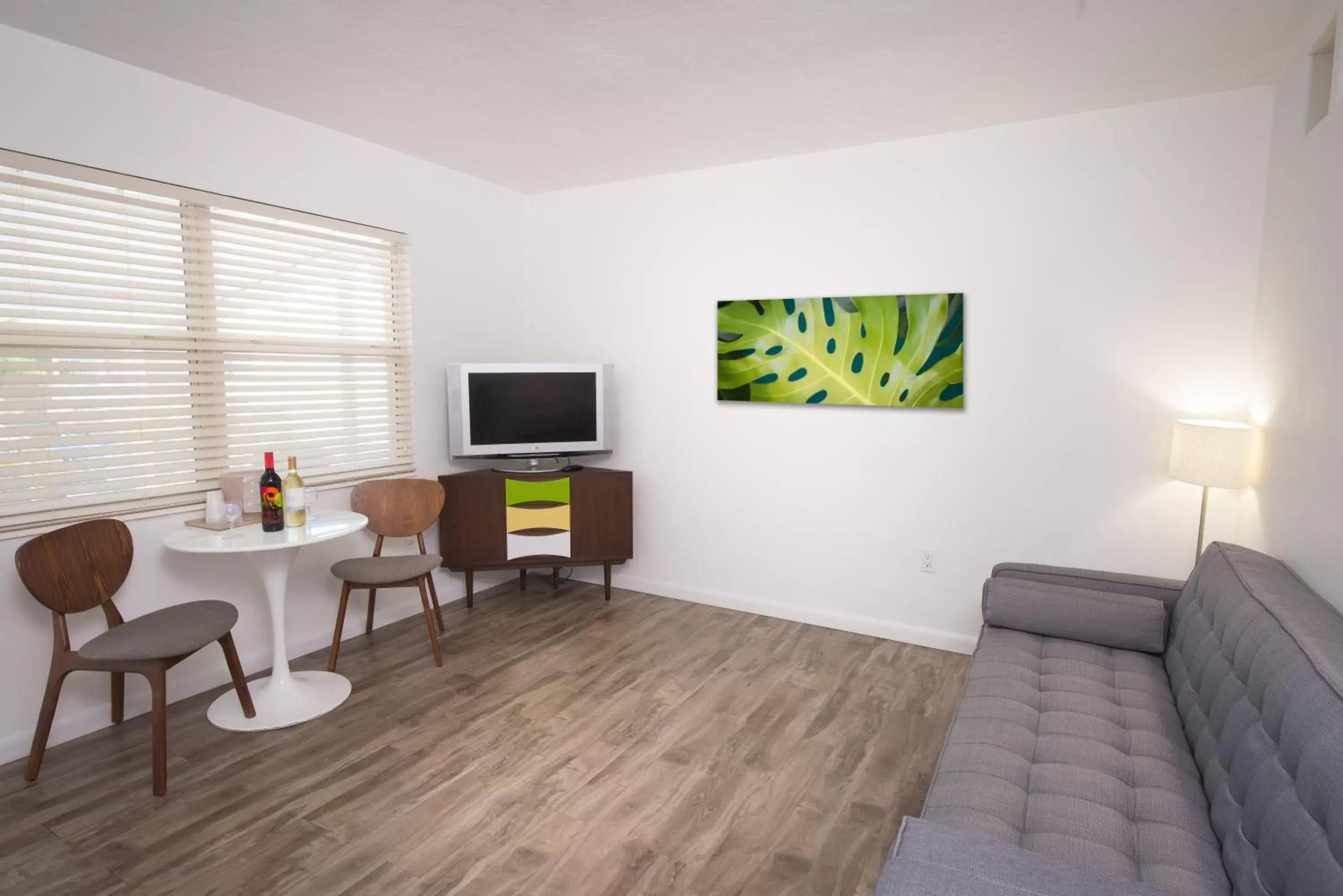 Living room, Seating Area in Regency Inn & Suites Sarasota