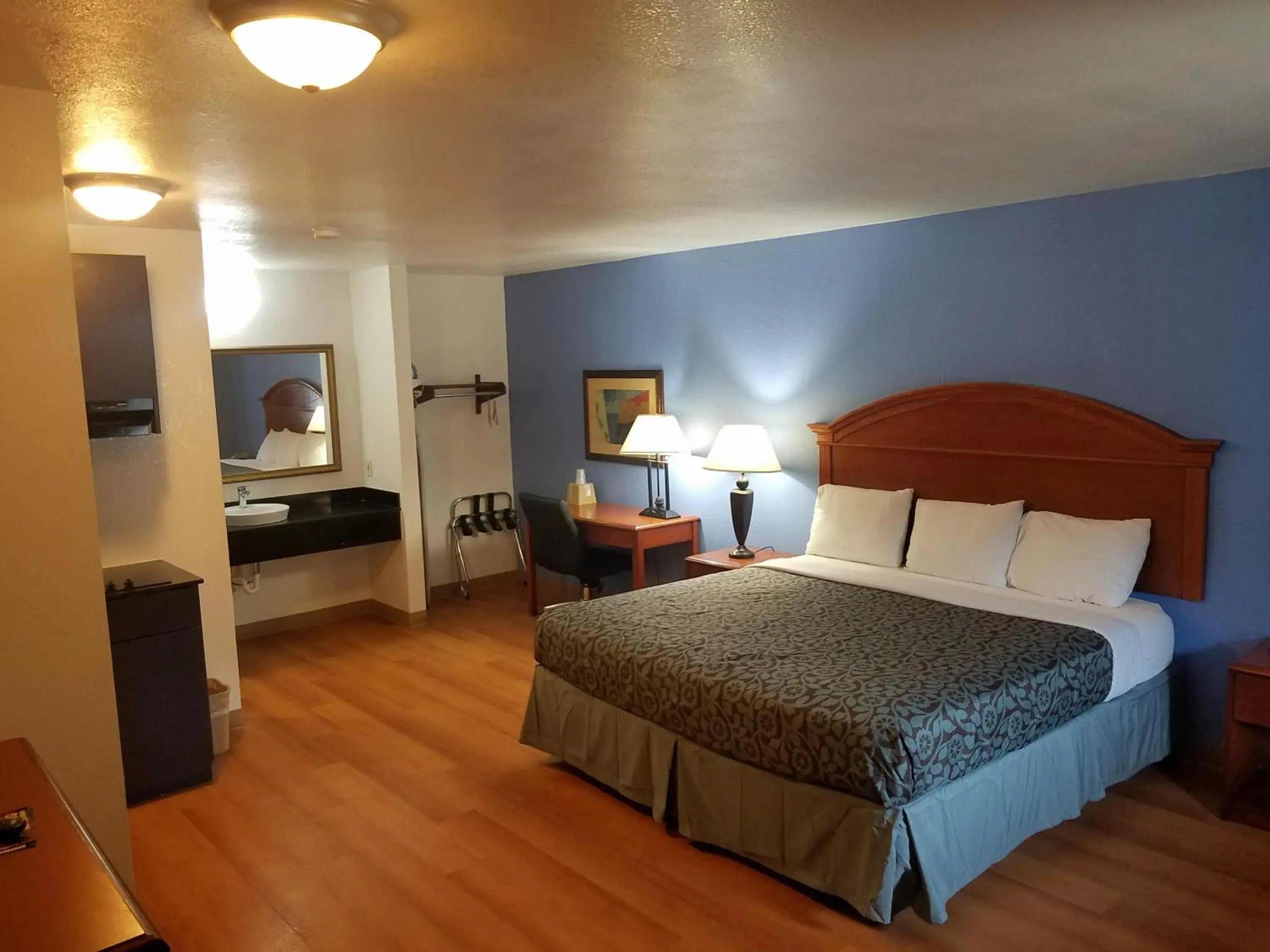 Bed in Days Inn by Wyndham Oklahoma City NW Expressway