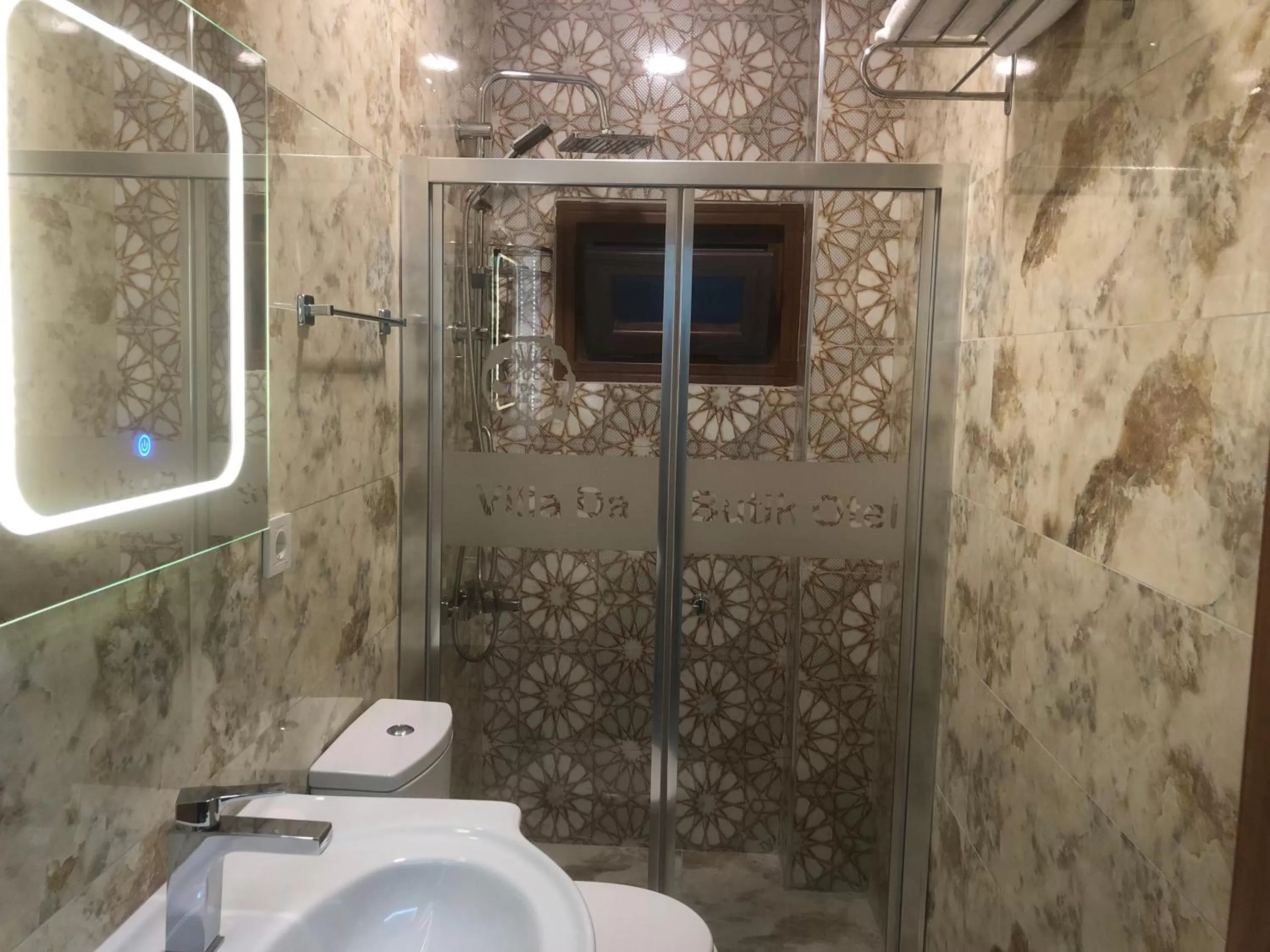 Shower in Villa Da Otel