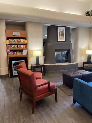 Seating Area in Comfort Suites Peoria Sports Complex