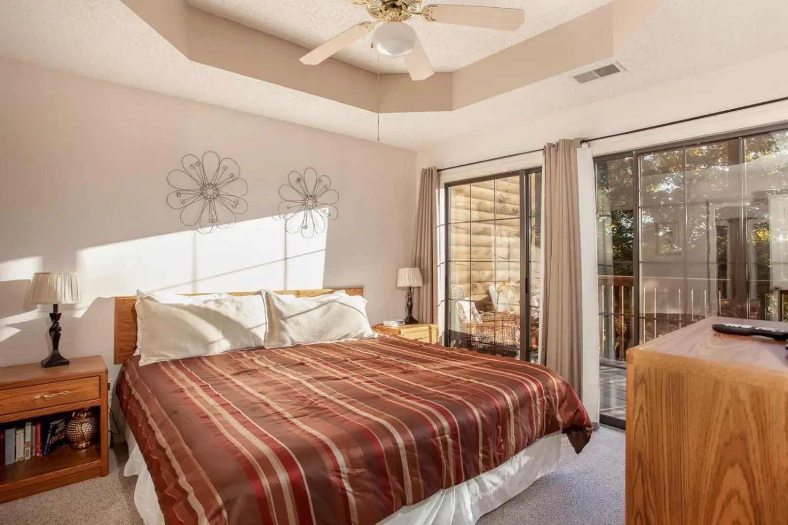 Bedroom, Bed in The Village At Indian Point Resort