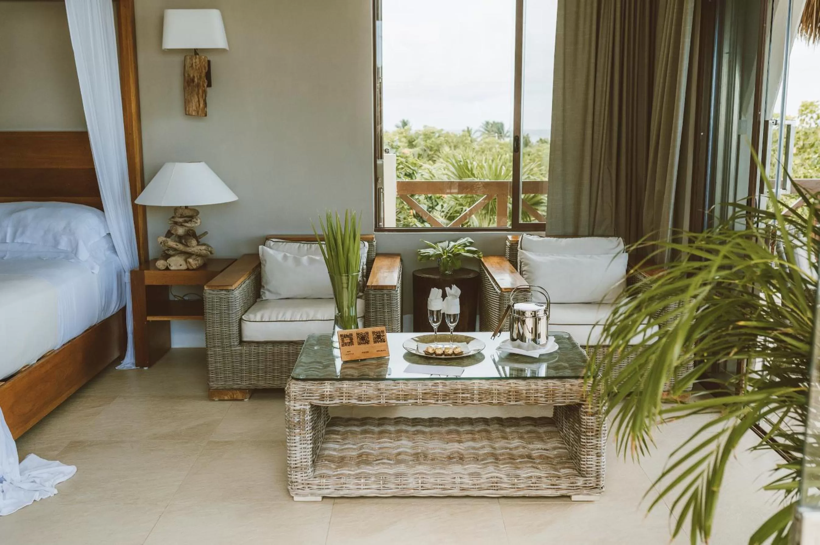 Seating area, Bed in Jashita Hotel