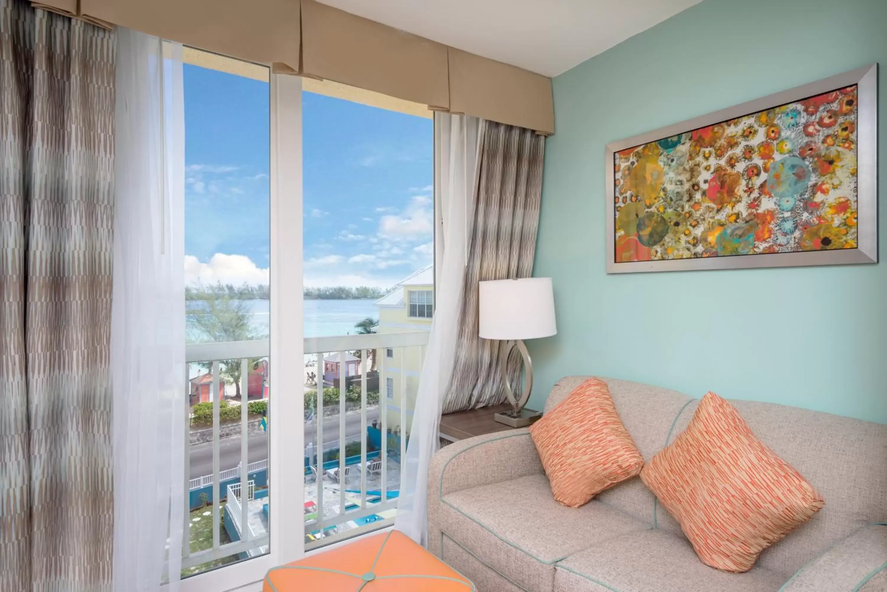 Photo of the whole room, Seating Area in Holiday Inn Express & Suites Nassau, an IHG Hotel