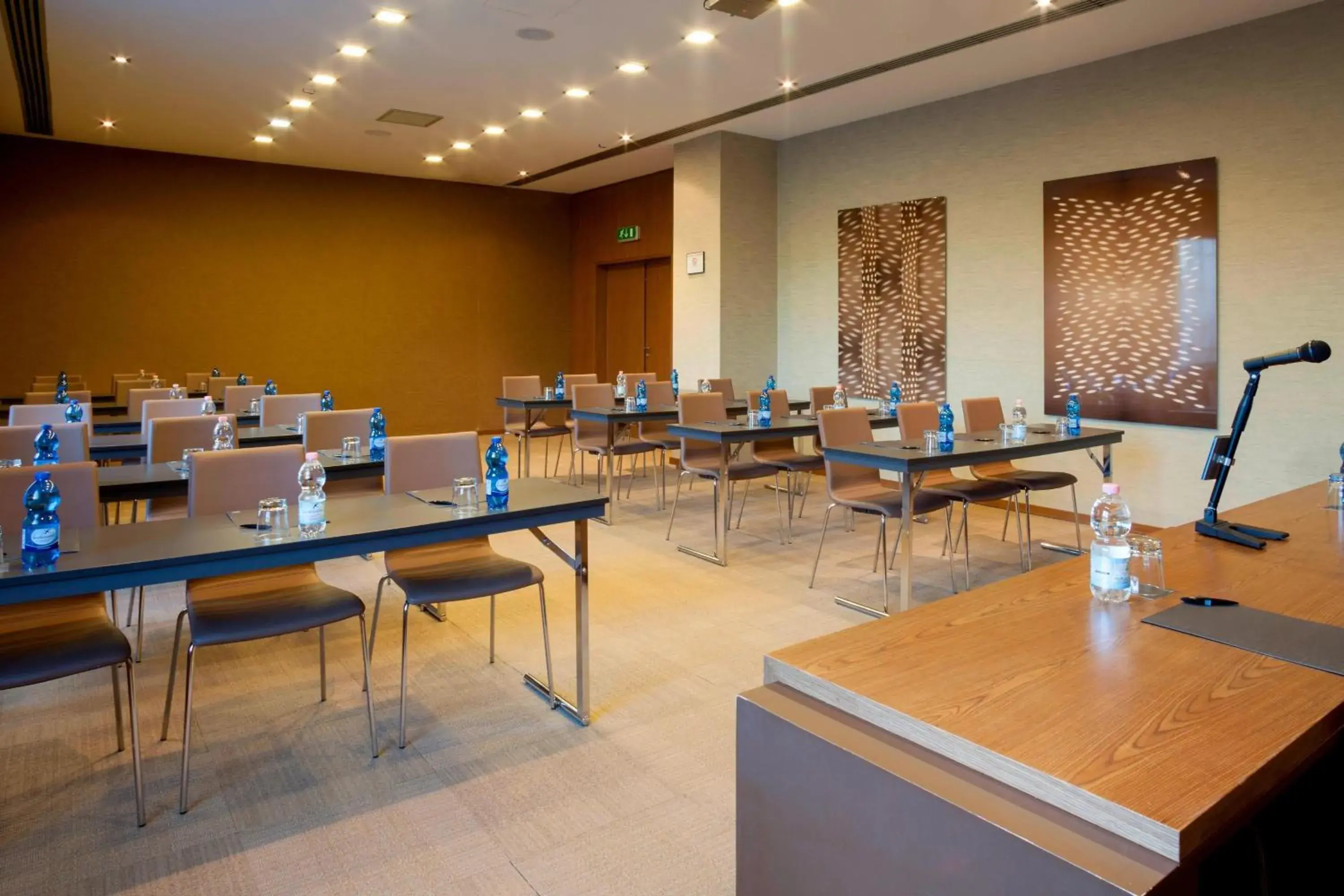 Meeting/conference room in AC Hotel Vicenza by Marriott