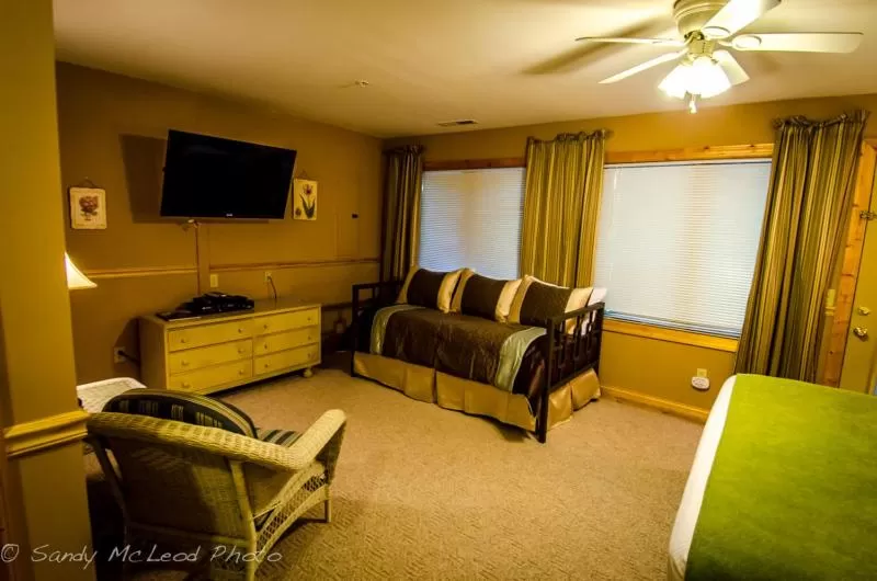 Bedroom in Asheville Cabins of Willow Winds