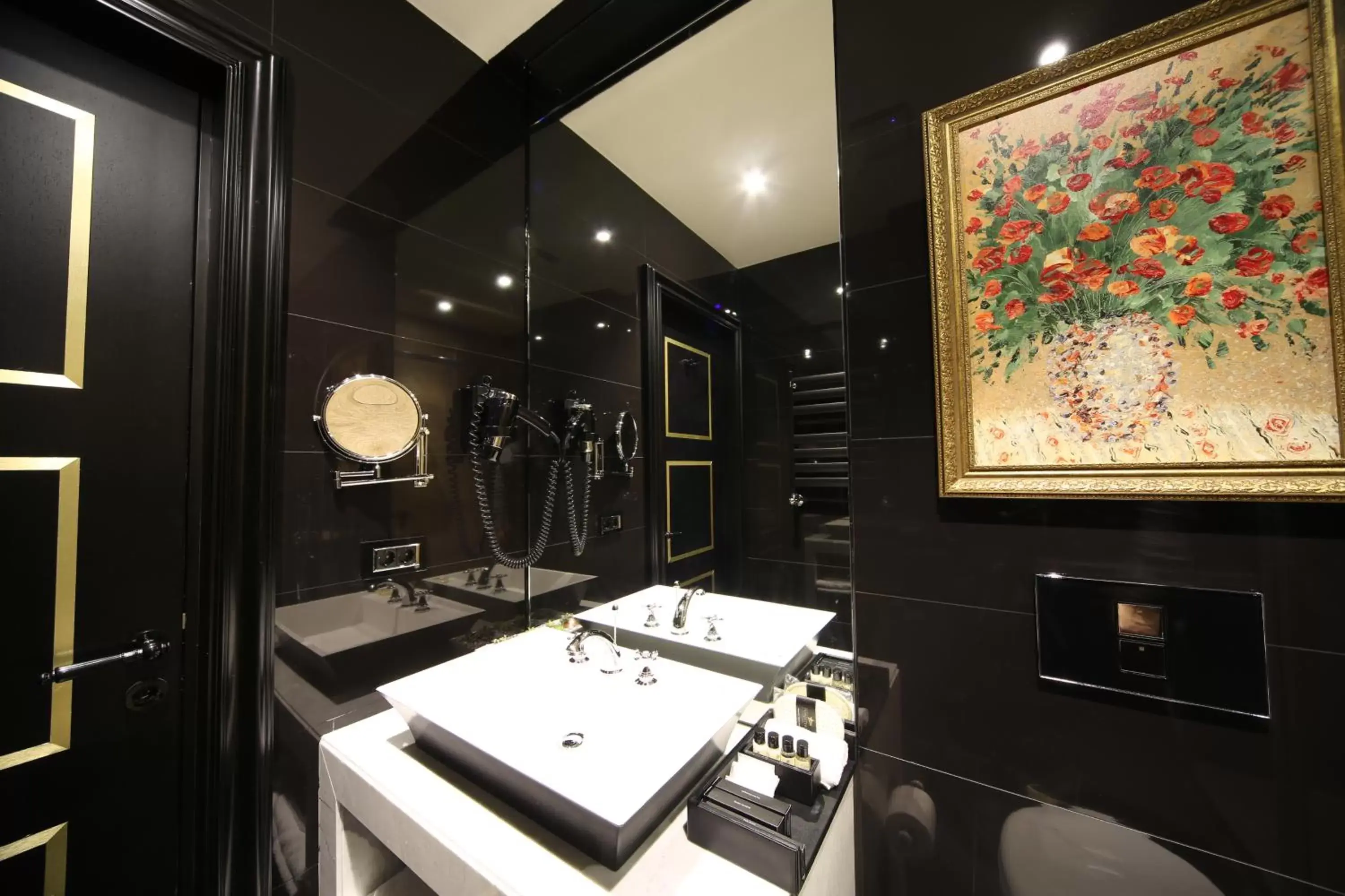 Bathroom, Restaurant/Places to Eat in Nordstern Hotel Galata